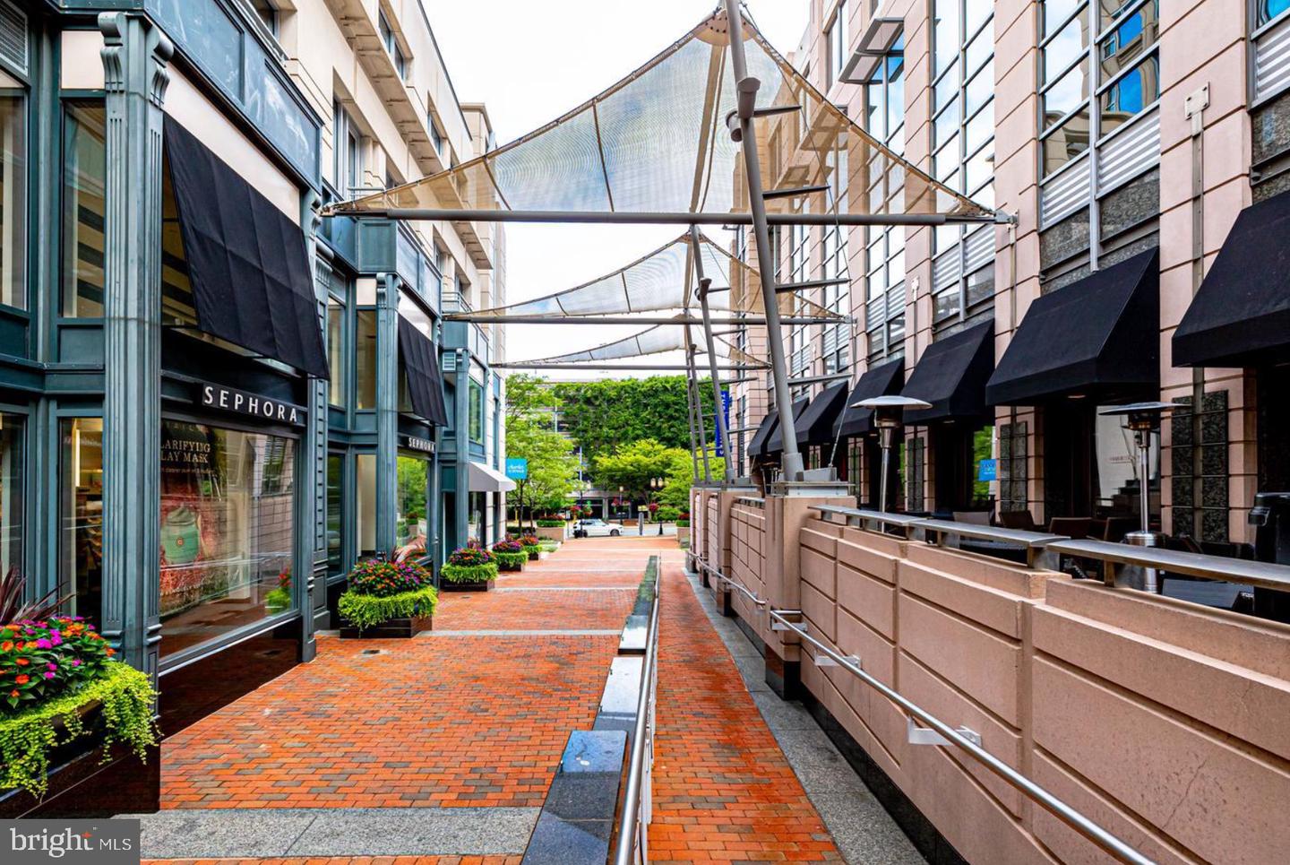 1916 LOGAN MANOR DR, RESTON, Virginia 20190, 3 Bedrooms Bedrooms, ,2 BathroomsBathrooms,Residential,For sale,1916 LOGAN MANOR DR,VAFX2288002 MLS # VAFX2288002