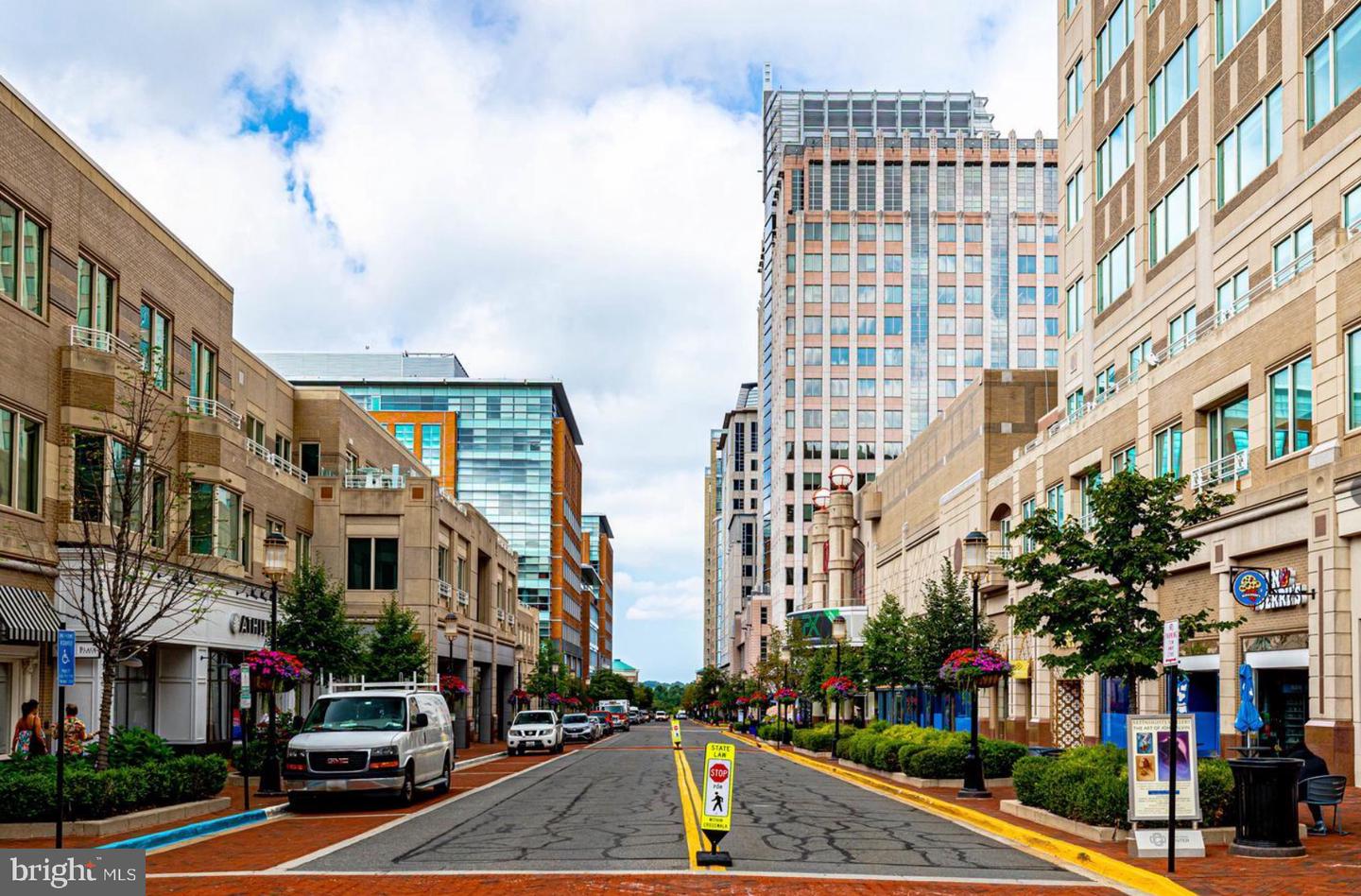 1916 LOGAN MANOR DR, RESTON, Virginia 20190, 3 Bedrooms Bedrooms, ,2 BathroomsBathrooms,Residential,For sale,1916 LOGAN MANOR DR,VAFX2288002 MLS # VAFX2288002