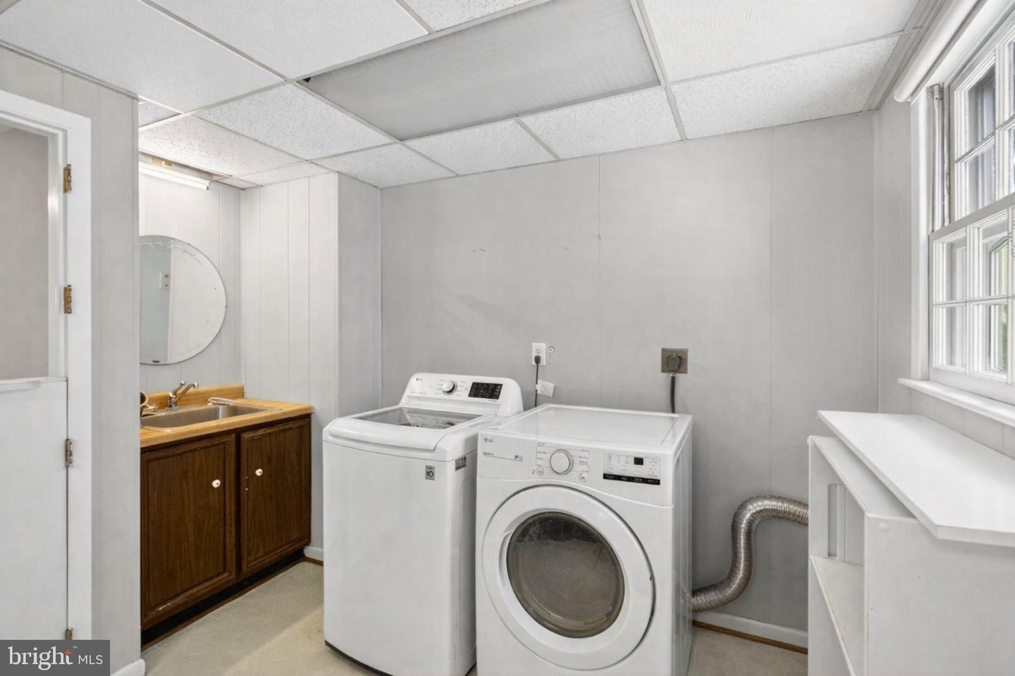 2849 HIDEAWAY RD, FAIRFAX, Virginia 22031, 5 Bedrooms Bedrooms, ,4 BathroomsBathrooms,Residential,For sale,2849 HIDEAWAY RD,VAFX2288048 MLS # VAFX2288048