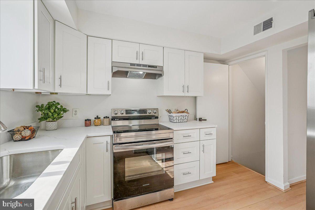 2315 EMERALD HEIGHTS CT, RESTON, Virginia 20191, 3 Bedrooms Bedrooms, ,2 BathroomsBathrooms,Residential,For sale,2315 EMERALD HEIGHTS CT,VAFX2288080 MLS # VAFX2288080