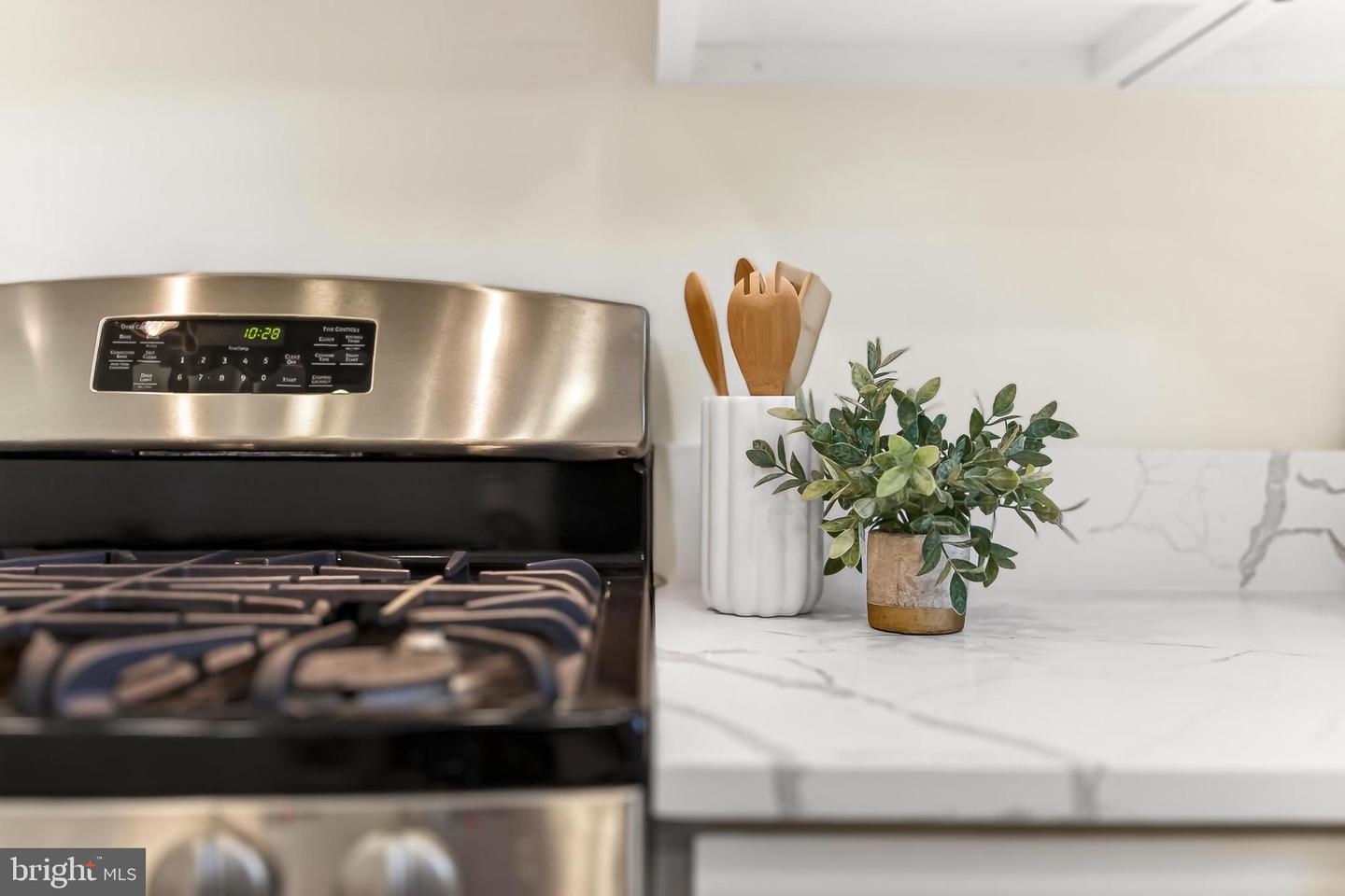 3827 KELLER AVE, ALEXANDRIA, Virginia 22302, 2 Bedrooms Bedrooms, 6 Rooms Rooms,1 BathroomBathrooms,Residential,For sale,3827 KELLER AVE,VAAX2053648 MLS # VAAX2053648