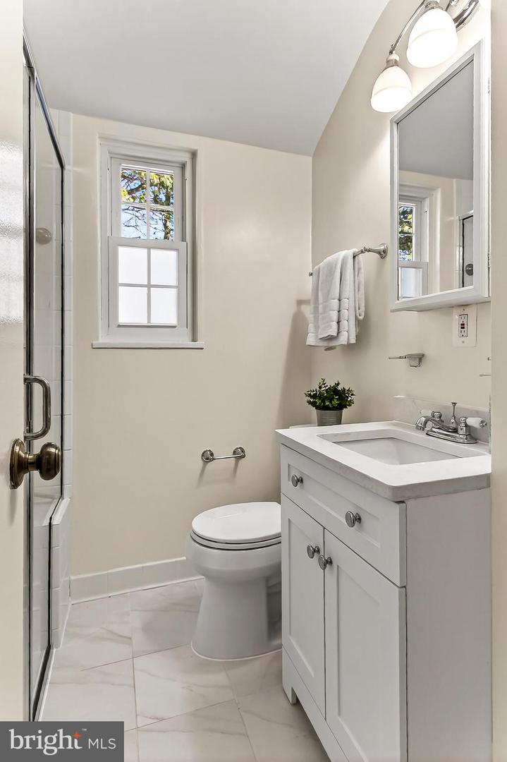 3827 KELLER AVE, ALEXANDRIA, Virginia 22302, 2 Bedrooms Bedrooms, 6 Rooms Rooms,1 BathroomBathrooms,Residential,For sale,3827 KELLER AVE,VAAX2053648 MLS # VAAX2053648