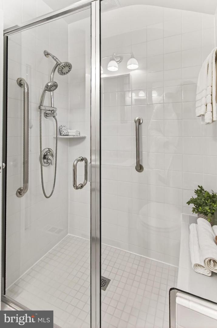 3827 KELLER AVE, ALEXANDRIA, Virginia 22302, 2 Bedrooms Bedrooms, 6 Rooms Rooms,1 BathroomBathrooms,Residential,For sale,3827 KELLER AVE,VAAX2053648 MLS # VAAX2053648