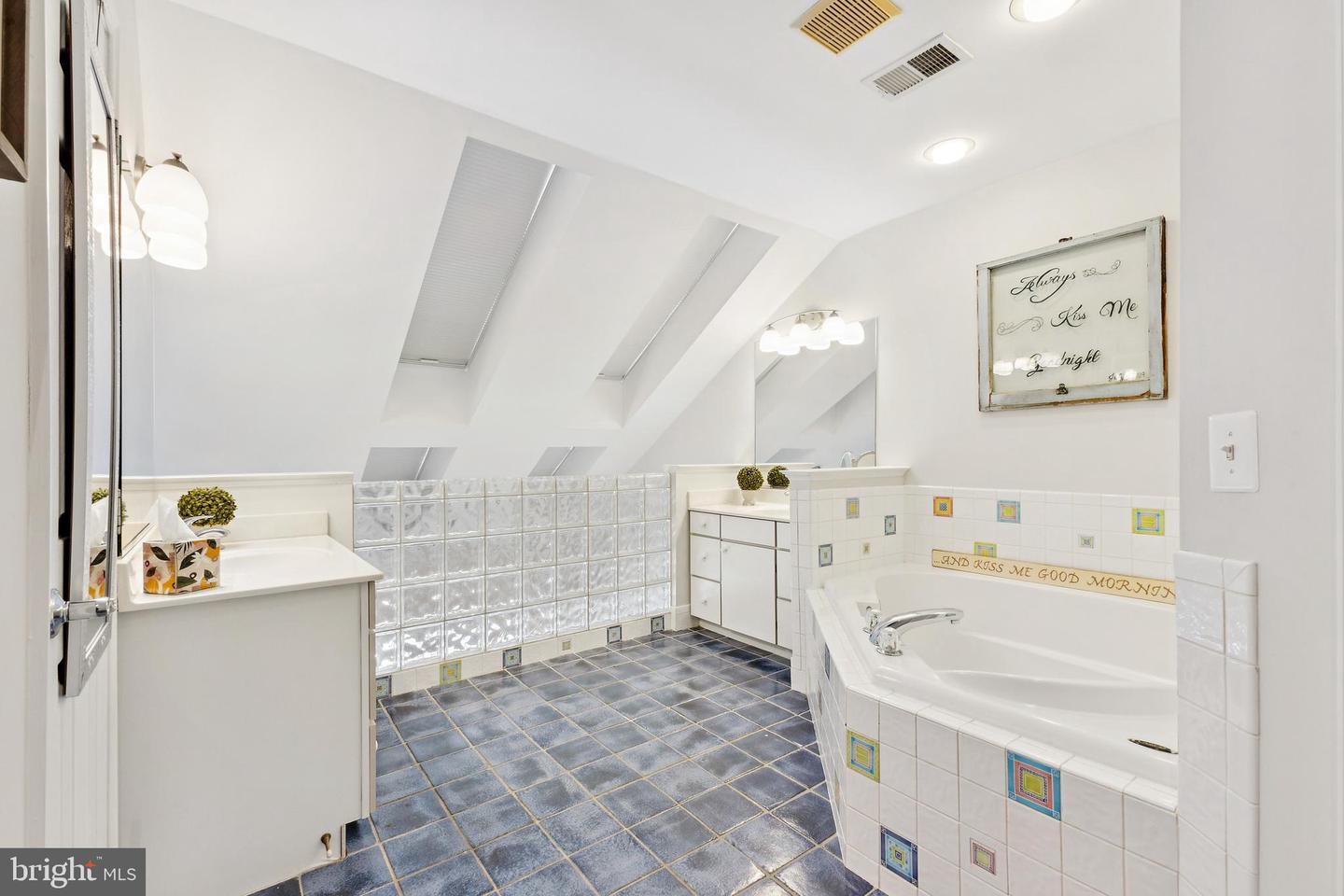 1293 VINTAGE PL, RESTON, Virginia 20194, 2 Bedrooms Bedrooms, ,3 BathroomsBathrooms,Residential,For sale,1293 VINTAGE PL,VAFX2288110 MLS # VAFX2288110