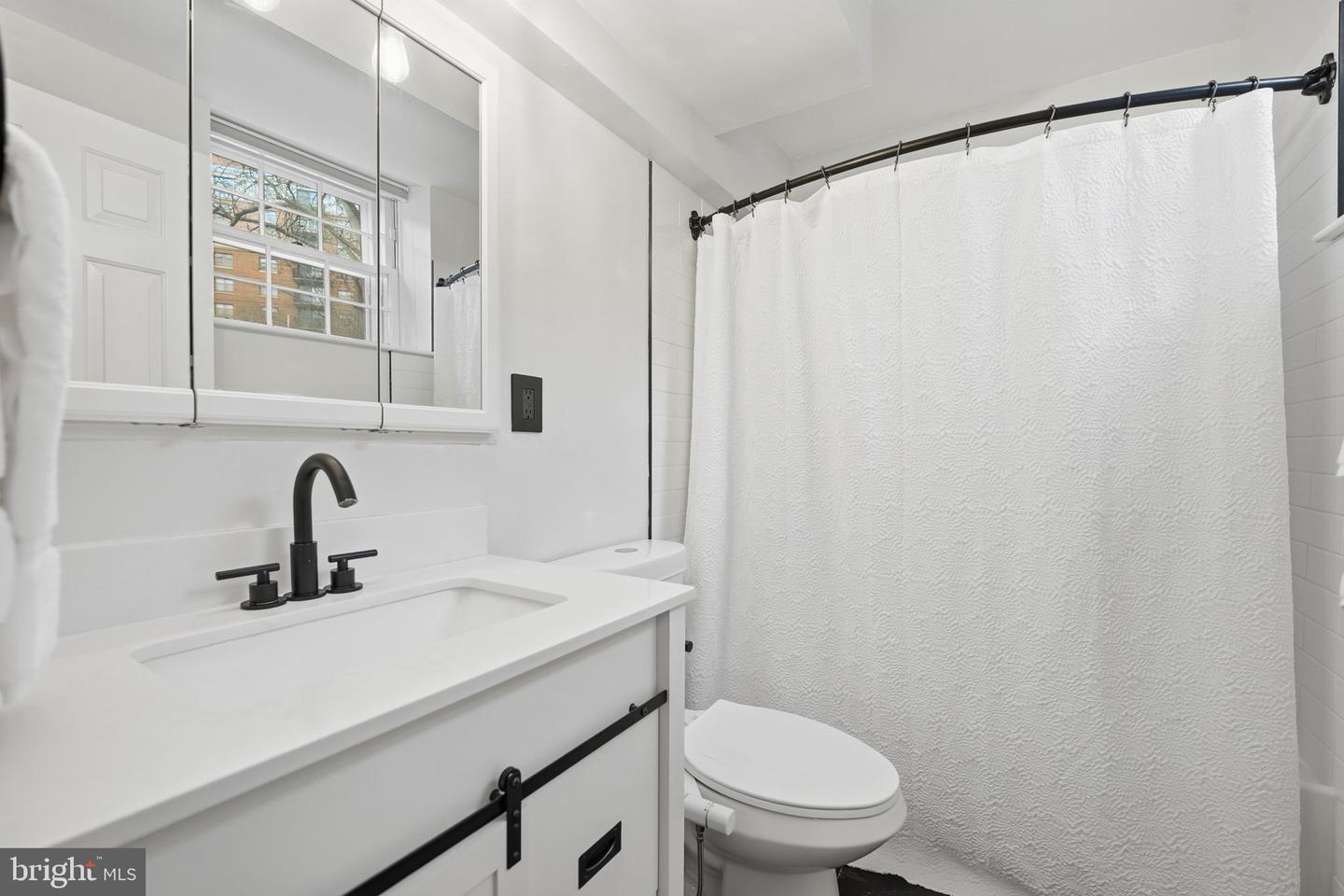 3420 38TH ST NW #B416, WASHINGTON, District Of Columbia 20016, 1 Bedroom Bedrooms, 5 Rooms Rooms,1 BathroomBathrooms,Residential,For sale,3420 38TH ST NW #B416,DCDC2243864 MLS # DCDC2243864