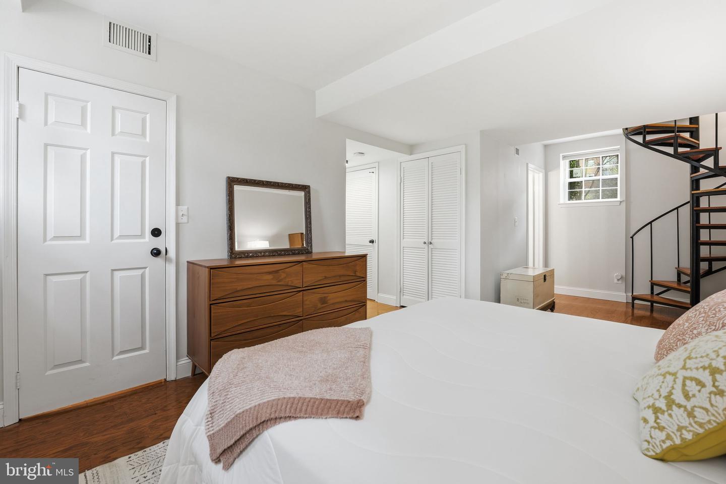 3420 38TH ST NW #B416, WASHINGTON, District Of Columbia 20016, 1 Bedroom Bedrooms, 5 Rooms Rooms,1 BathroomBathrooms,Residential,For sale,3420 38TH ST NW #B416,DCDC2243864 MLS # DCDC2243864