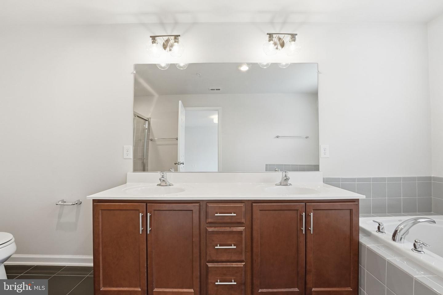 2951 FINSBURY PL #97, FAIRFAX, Virginia 22031, 2 Bedrooms Bedrooms, ,2 BathroomsBathrooms,Residential,For sale,2951 FINSBURY PL #97,VAFX2288704 MLS # VAFX2288704