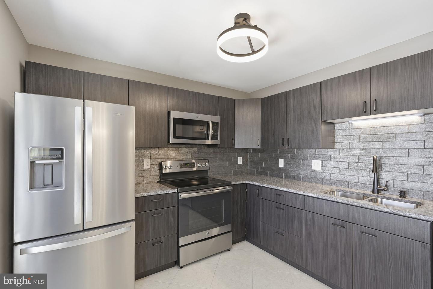 2808 EMMA LEE ST #201, FALLS CHURCH, Virginia 22042, 2 Bedrooms Bedrooms, ,2 BathroomsBathrooms,Residential,For sale,2808 EMMA LEE ST #201,VAFX2289454 MLS # VAFX2289454