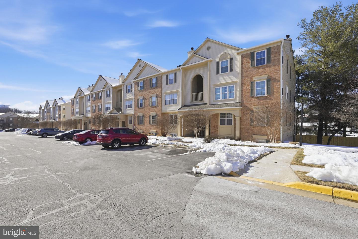 2808 EMMA LEE ST #201, FALLS CHURCH, Virginia 22042, 2 Bedrooms Bedrooms, ,2 BathroomsBathrooms,Residential,For sale,2808 EMMA LEE ST #201,VAFX2289454 MLS # VAFX2289454