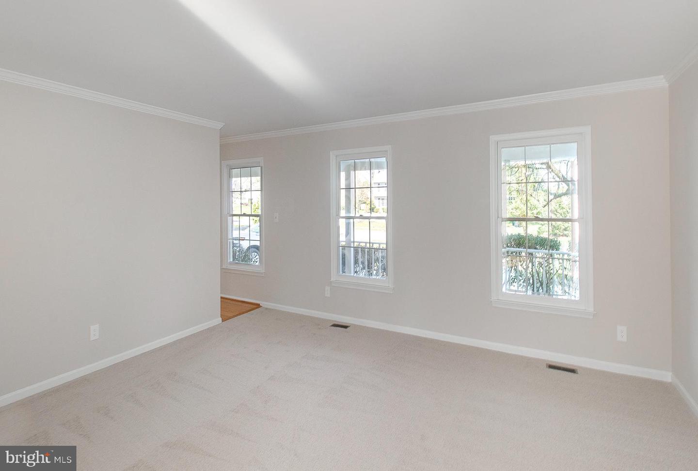 4634 STAR FLOWER DR, CHANTILLY, Virginia 20151, 4 Bedrooms Bedrooms, ,2 BathroomsBathrooms,Residential,For sale,4634 STAR FLOWER DR,VAFX2289820 MLS # VAFX2289820