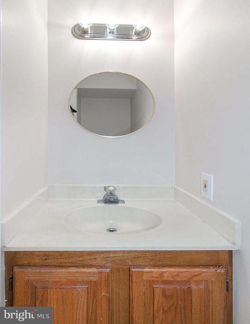 4634 STAR FLOWER DR, CHANTILLY, Virginia 20151, 4 Bedrooms Bedrooms, ,2 BathroomsBathrooms,Residential,For sale,4634 STAR FLOWER DR,VAFX2289820 MLS # VAFX2289820