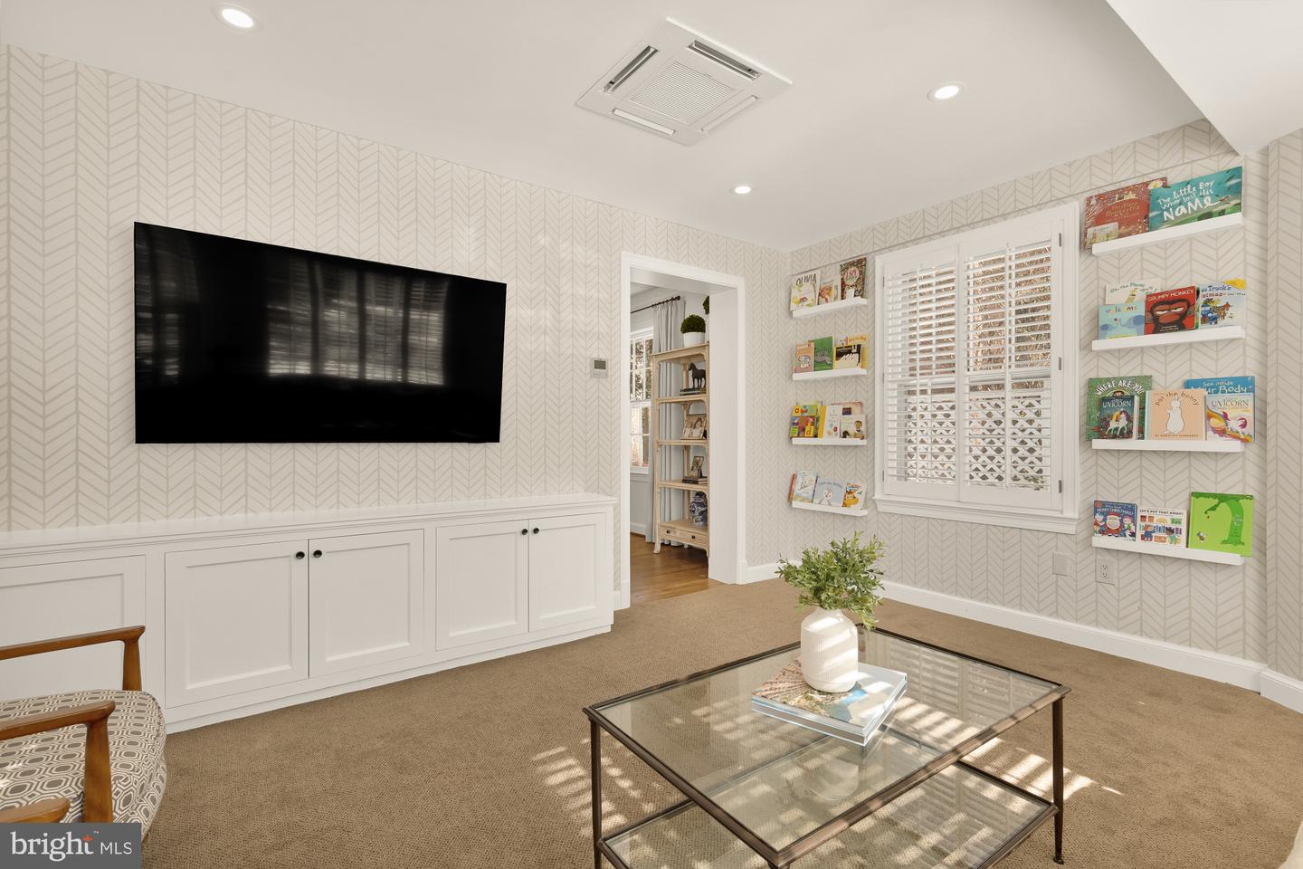 4501 47TH ST NW, WASHINGTON, District Of Columbia 20016, 5 Bedrooms Bedrooms, 8 Rooms Rooms,3 BathroomsBathrooms,Residential,For sale,4501 47TH ST NW,DCDC2245182 MLS # DCDC2245182