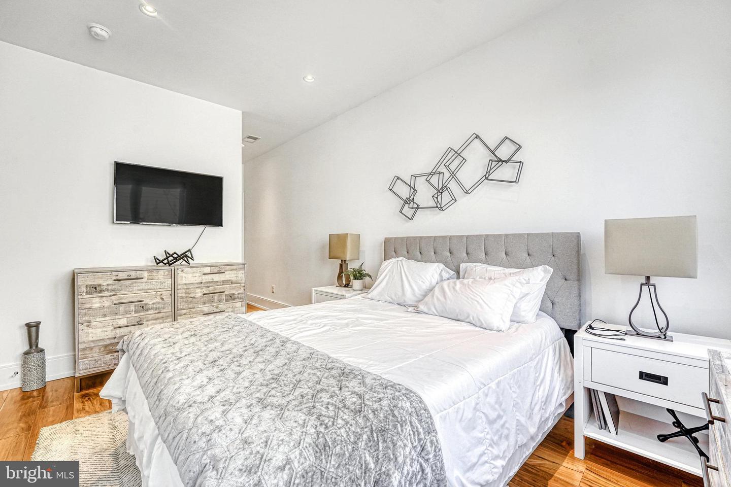 904 H ST NE #1, WASHINGTON, District Of Columbia 20002, 2 Bedrooms Bedrooms, ,2 BathroomsBathrooms,Residential,For sale,904 H ST NE #1,DCDC2245190 MLS # DCDC2245190