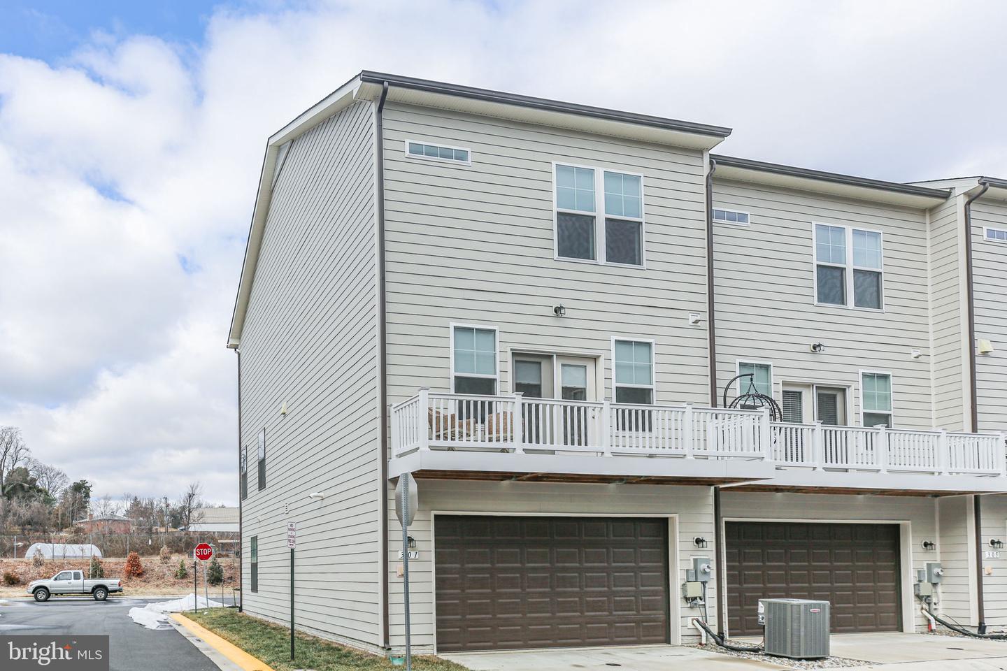 301 WILLIS ST, FREDERICKSBURG, Virginia 22401, 3 Bedrooms Bedrooms, ,3 BathroomsBathrooms,Residential,For sale,301 WILLIS ST,VAFB2009634 MLS # VAFB2009634