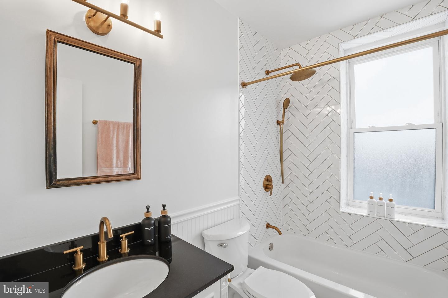 2001 16TH ST NW #202, WASHINGTON, District Of Columbia 20009, 1 Bedroom Bedrooms, ,1 BathroomBathrooms,Residential,For sale,2001 16TH ST NW #202,DCDC2245400 MLS # DCDC2245400