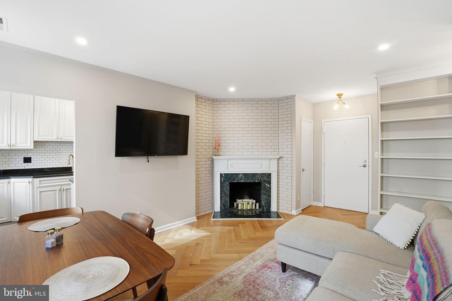 2001 16TH ST NW #202, WASHINGTON, District Of Columbia 20009, 1 Bedroom Bedrooms, ,1 BathroomBathrooms,Residential,For sale,2001 16TH ST NW #202,DCDC2245400 MLS # DCDC2245400