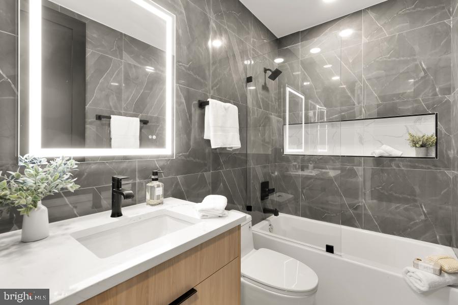 2305 NICHOLSON SE #202, WASHINGTON, District Of Columbia 20020, 2 Bedrooms Bedrooms, 3 Rooms Rooms,2 BathroomsBathrooms,Residential,For sale,2305 NICHOLSON SE #202,DCDC2245342 MLS # DCDC2245342