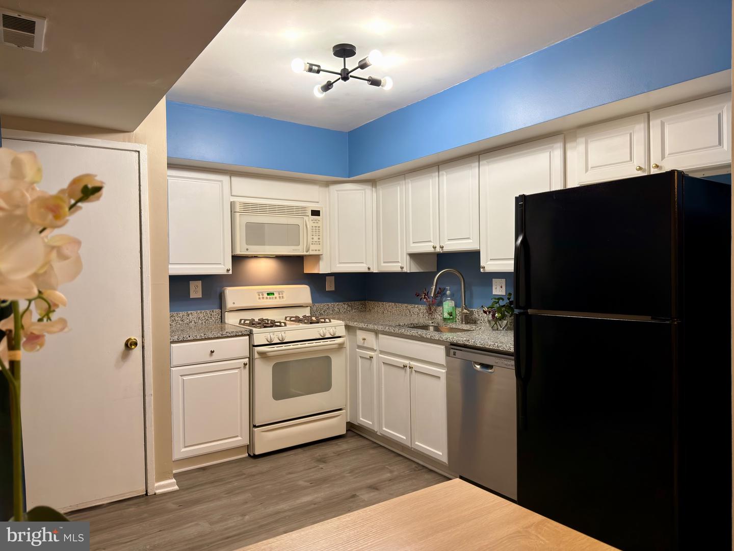 10135 FAIR WOODS DR, FAIRFAX, Virginia 22030, 3 Bedrooms Bedrooms, ,1 BathroomBathrooms,Residential,For sale,10135 FAIR WOODS DR,VAFC2007754 MLS # VAFC2007754