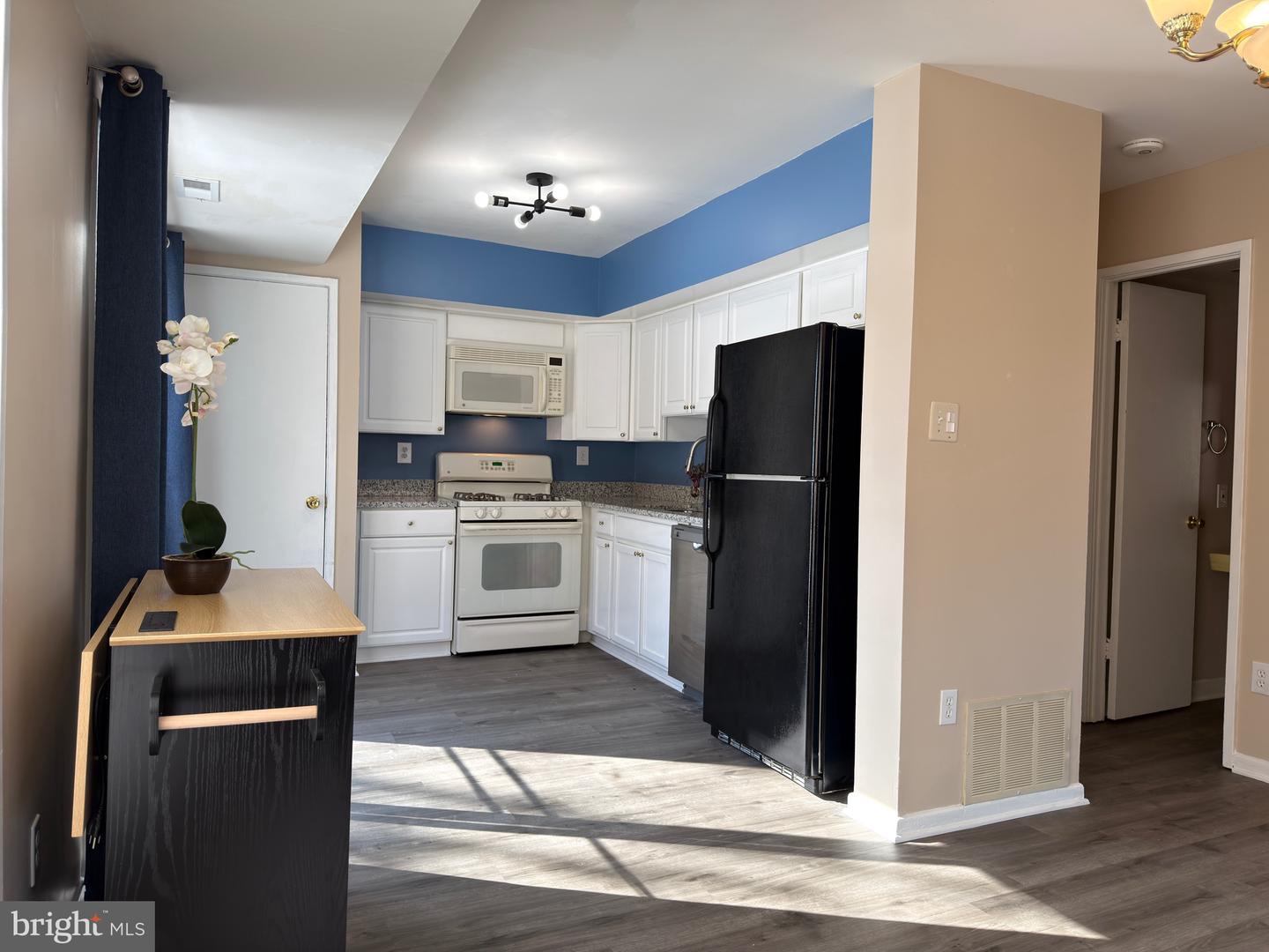 10135 FAIR WOODS DR, FAIRFAX, Virginia 22030, 3 Bedrooms Bedrooms, ,1 BathroomBathrooms,Residential,For sale,10135 FAIR WOODS DR,VAFC2007754 MLS # VAFC2007754