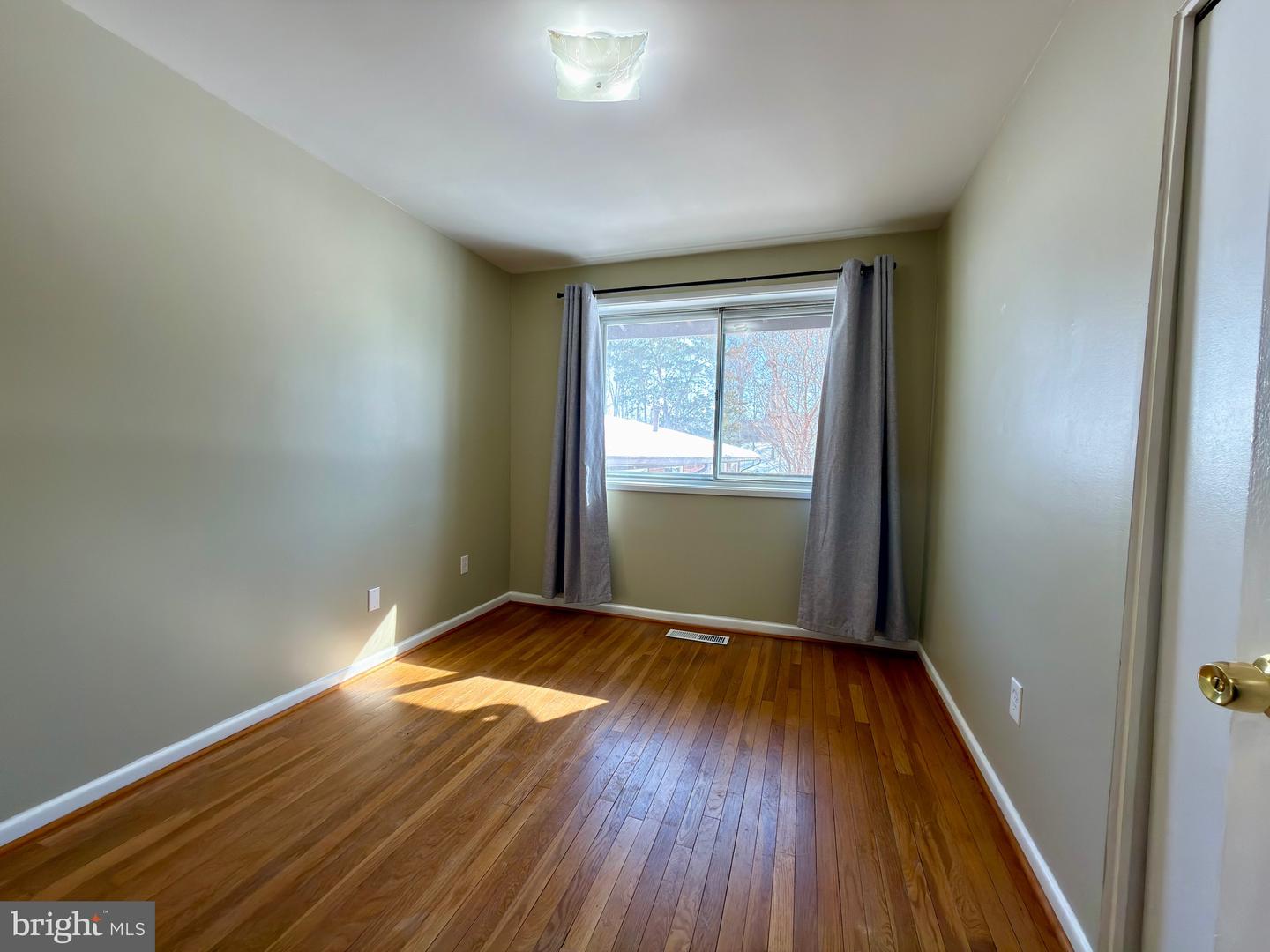 10135 FAIR WOODS DR, FAIRFAX, Virginia 22030, 3 Bedrooms Bedrooms, ,1 BathroomBathrooms,Residential,For sale,10135 FAIR WOODS DR,VAFC2007754 MLS # VAFC2007754