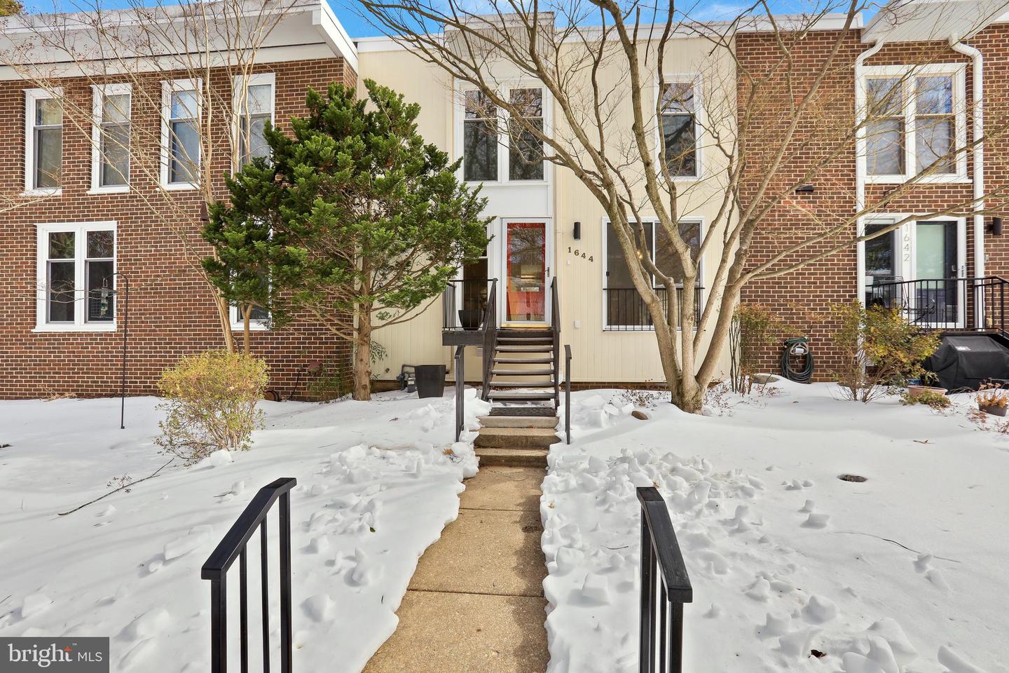 1644 WAINWRIGHT DR, RESTON, Virginia 20190, 3 Bedrooms Bedrooms, ,2 BathroomsBathrooms,Residential,For sale,1644 WAINWRIGHT DR,VAFX2283188 MLS # VAFX2283188