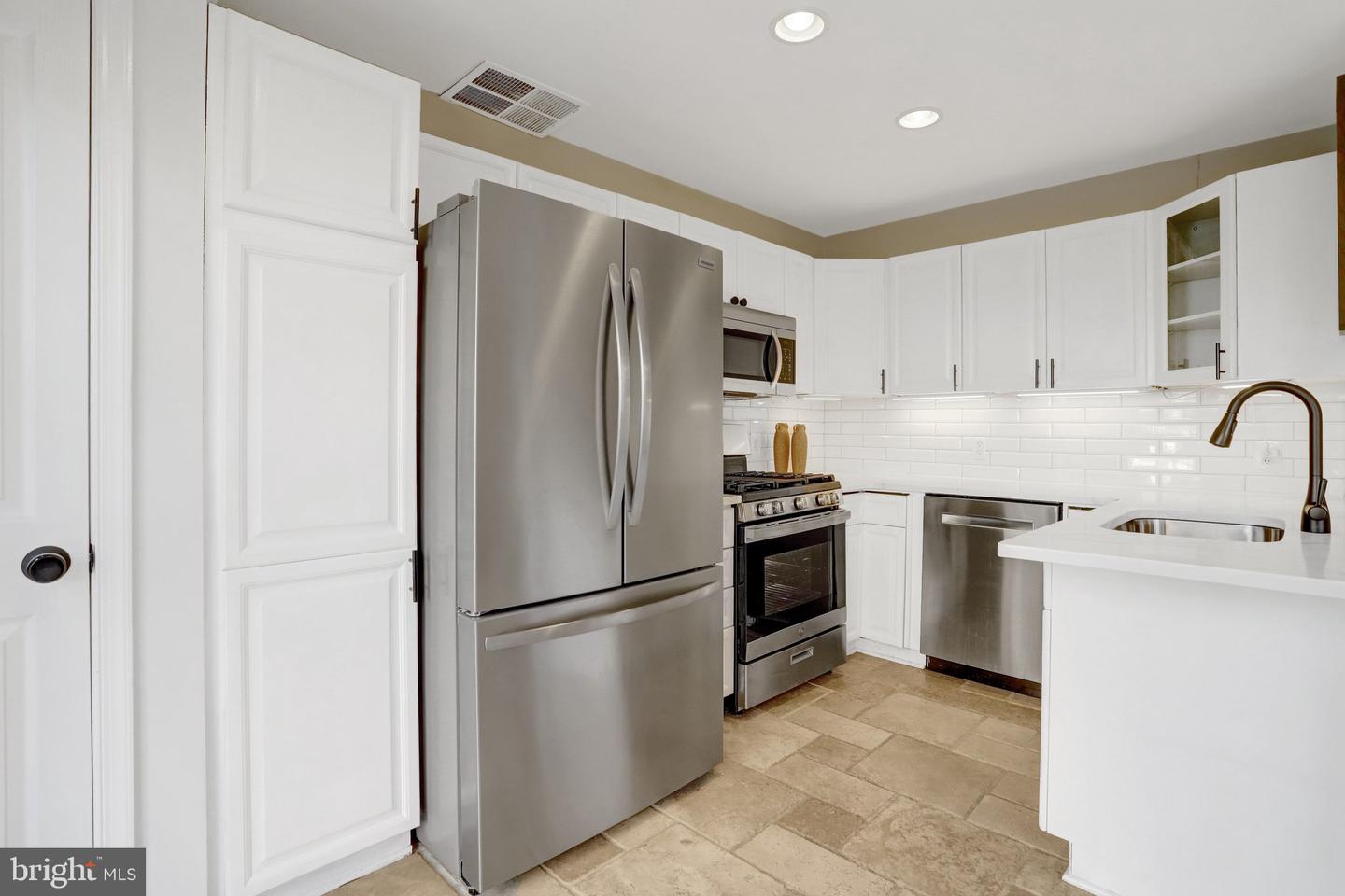 2422 N HAMPTON DR, ALEXANDRIA, Virginia 22311, 3 Bedrooms Bedrooms, ,2 BathroomsBathrooms,Residential,For sale,2422 N HAMPTON DR,VAAX2052818 MLS # VAAX2052818