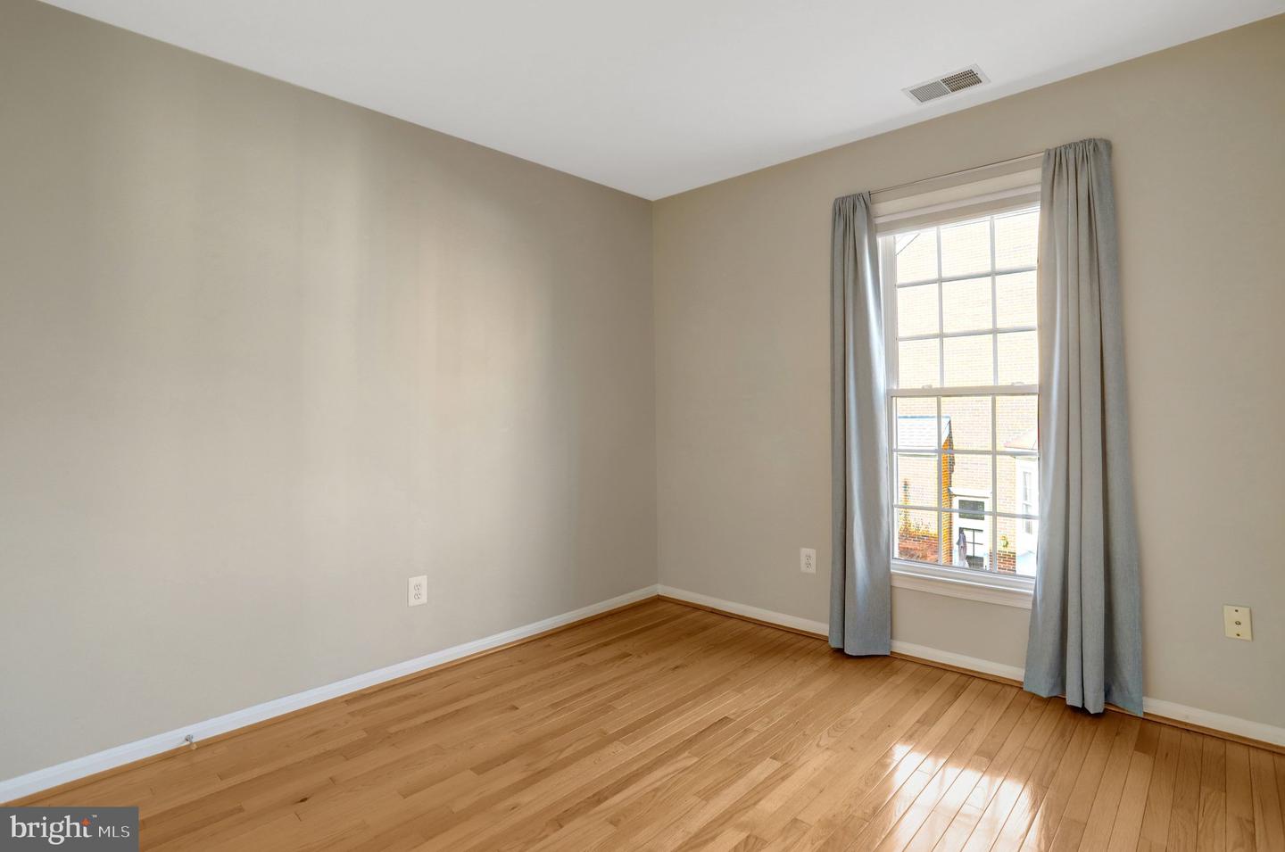 2422 N HAMPTON DR, ALEXANDRIA, Virginia 22311, 3 Bedrooms Bedrooms, ,2 BathroomsBathrooms,Residential,For sale,2422 N HAMPTON DR,VAAX2052818 MLS # VAAX2052818