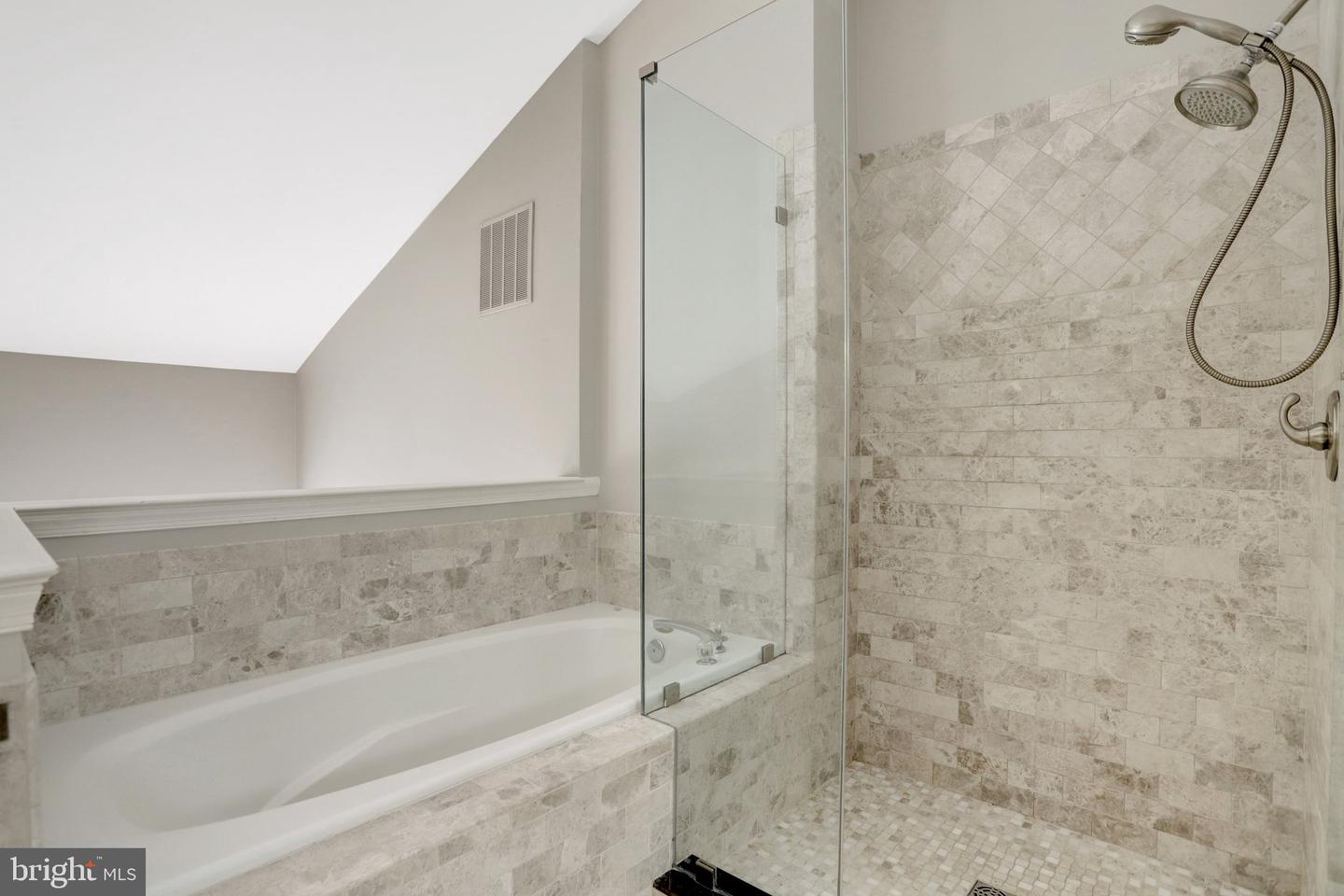 2422 N HAMPTON DR, ALEXANDRIA, Virginia 22311, 3 Bedrooms Bedrooms, ,2 BathroomsBathrooms,Residential,For sale,2422 N HAMPTON DR,VAAX2052818 MLS # VAAX2052818