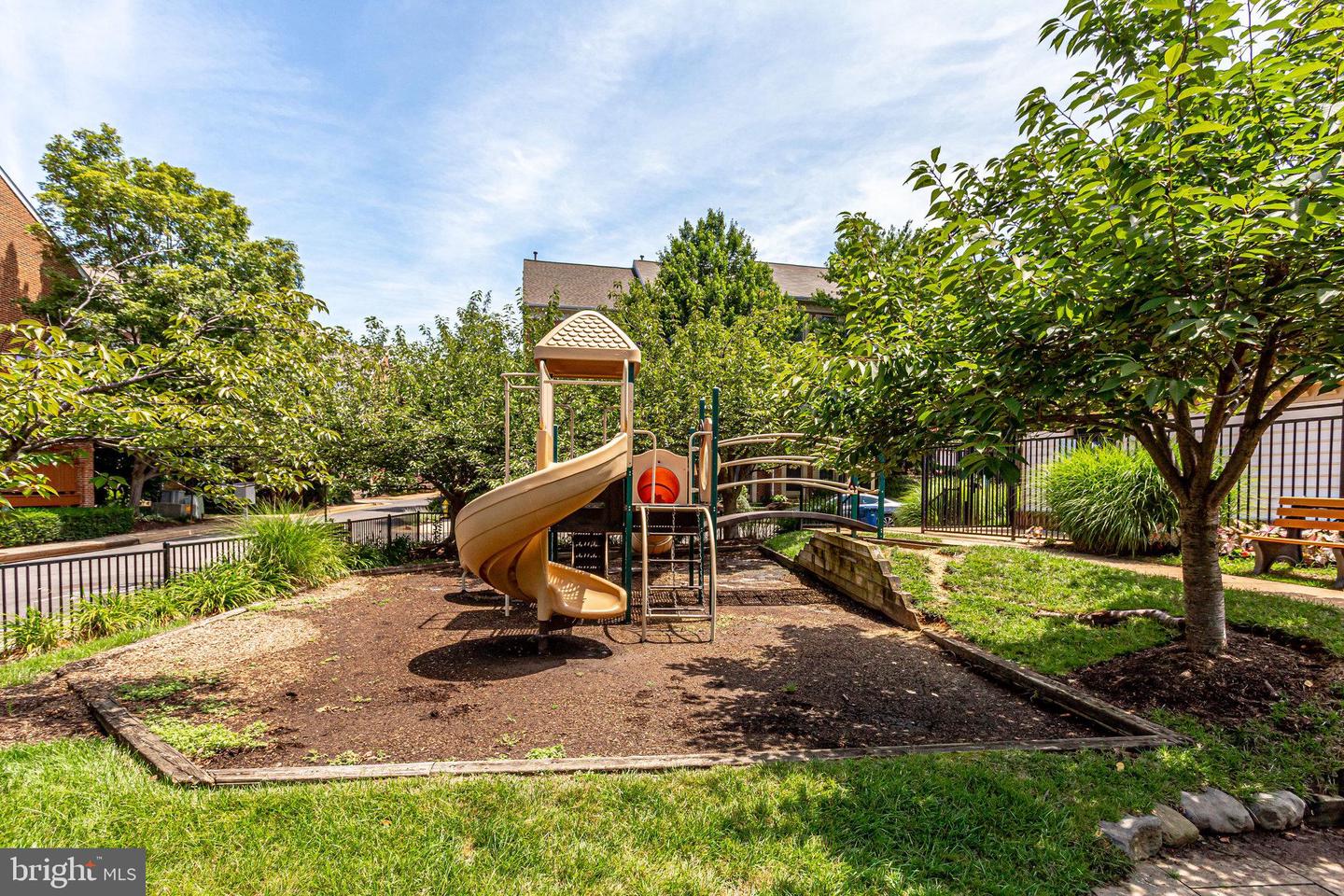 2422 N HAMPTON DR, ALEXANDRIA, Virginia 22311, 3 Bedrooms Bedrooms, ,2 BathroomsBathrooms,Residential,For sale,2422 N HAMPTON DR,VAAX2052818 MLS # VAAX2052818