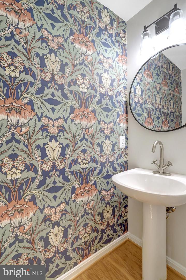 2422 N HAMPTON DR, ALEXANDRIA, Virginia 22311, 3 Bedrooms Bedrooms, ,2 BathroomsBathrooms,Residential,For sale,2422 N HAMPTON DR,VAAX2052818 MLS # VAAX2052818