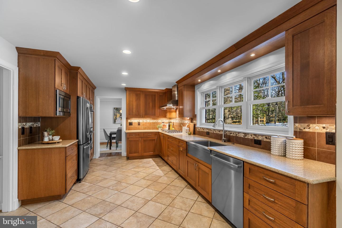 7105 DEVONSHIRE RD, ALEXANDRIA, Virginia 22307, 4 Bedrooms Bedrooms, ,3 BathroomsBathrooms,Residential,For sale,7105 DEVONSHIRE RD,VAFX2285526 MLS # VAFX2285526