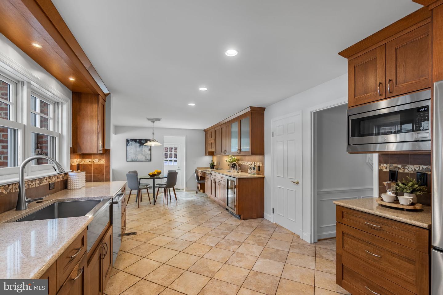 7105 DEVONSHIRE RD, ALEXANDRIA, Virginia 22307, 4 Bedrooms Bedrooms, ,3 BathroomsBathrooms,Residential,For sale,7105 DEVONSHIRE RD,VAFX2285526 MLS # VAFX2285526