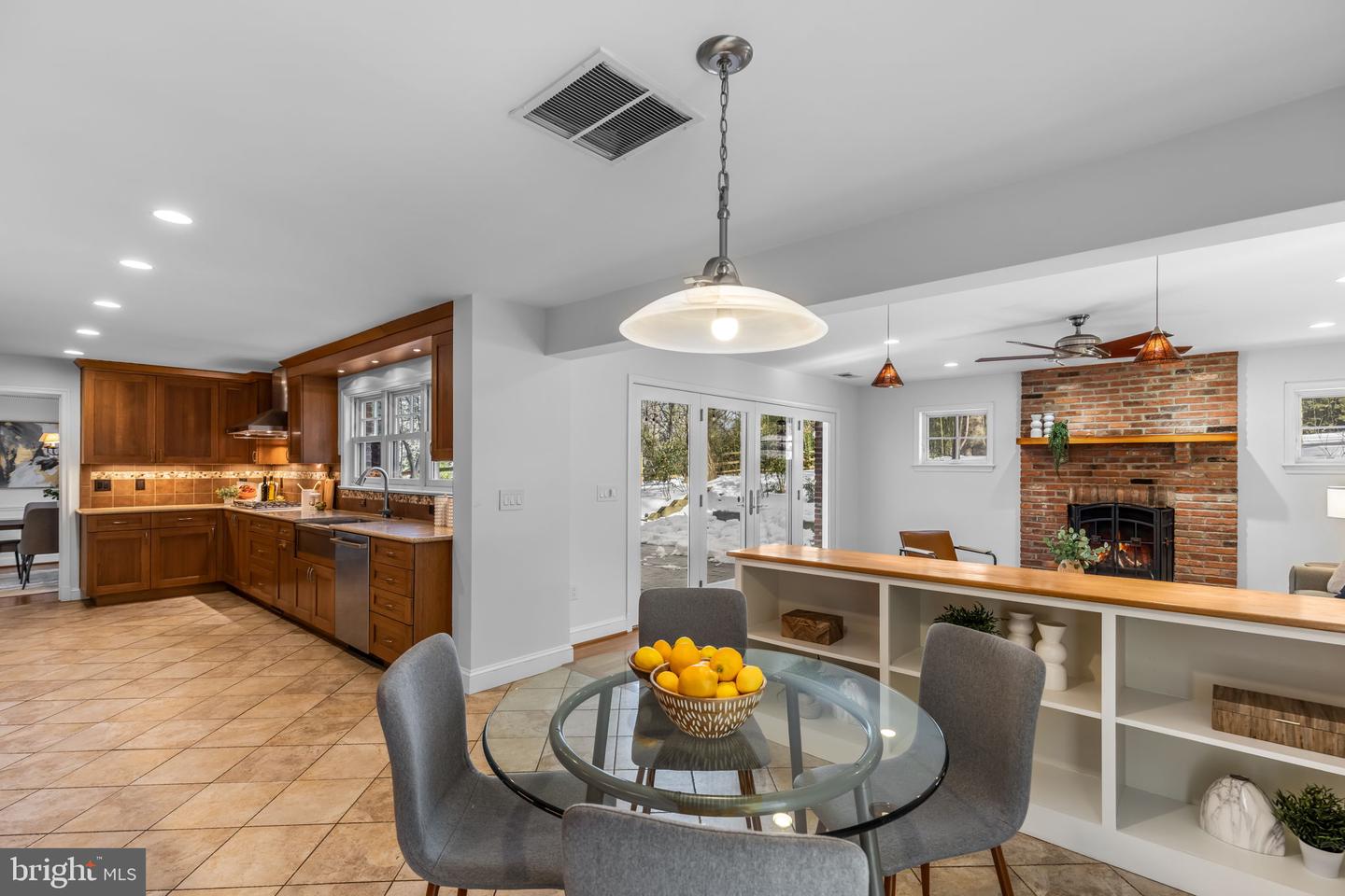 7105 DEVONSHIRE RD, ALEXANDRIA, Virginia 22307, 4 Bedrooms Bedrooms, ,3 BathroomsBathrooms,Residential,For sale,7105 DEVONSHIRE RD,VAFX2285526 MLS # VAFX2285526