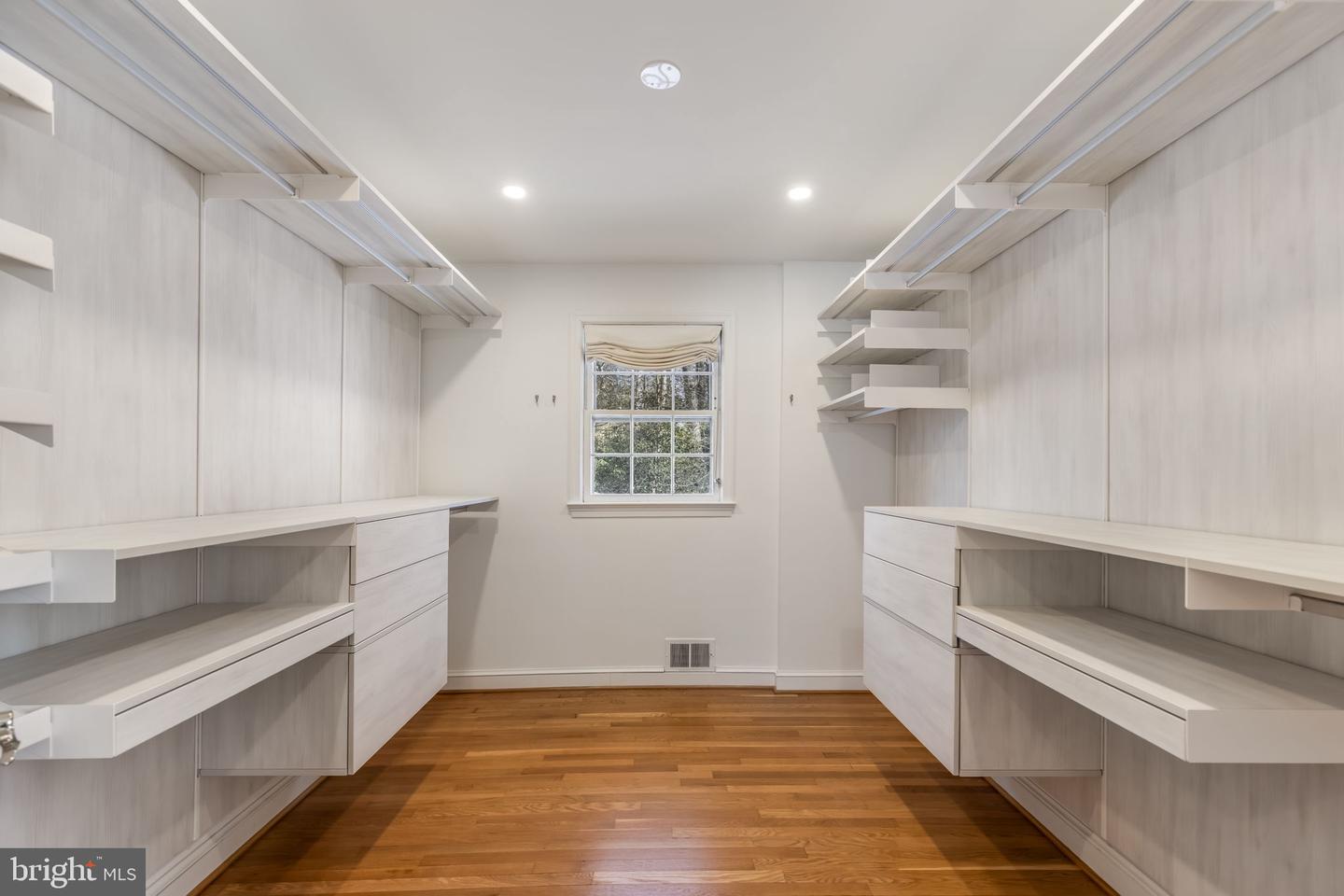 7105 DEVONSHIRE RD, ALEXANDRIA, Virginia 22307, 4 Bedrooms Bedrooms, ,3 BathroomsBathrooms,Residential,For sale,7105 DEVONSHIRE RD,VAFX2285526 MLS # VAFX2285526