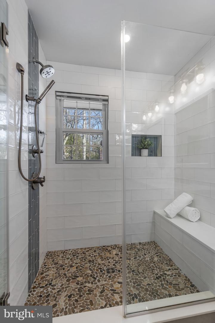 7105 DEVONSHIRE RD, ALEXANDRIA, Virginia 22307, 4 Bedrooms Bedrooms, ,3 BathroomsBathrooms,Residential,For sale,7105 DEVONSHIRE RD,VAFX2285526 MLS # VAFX2285526