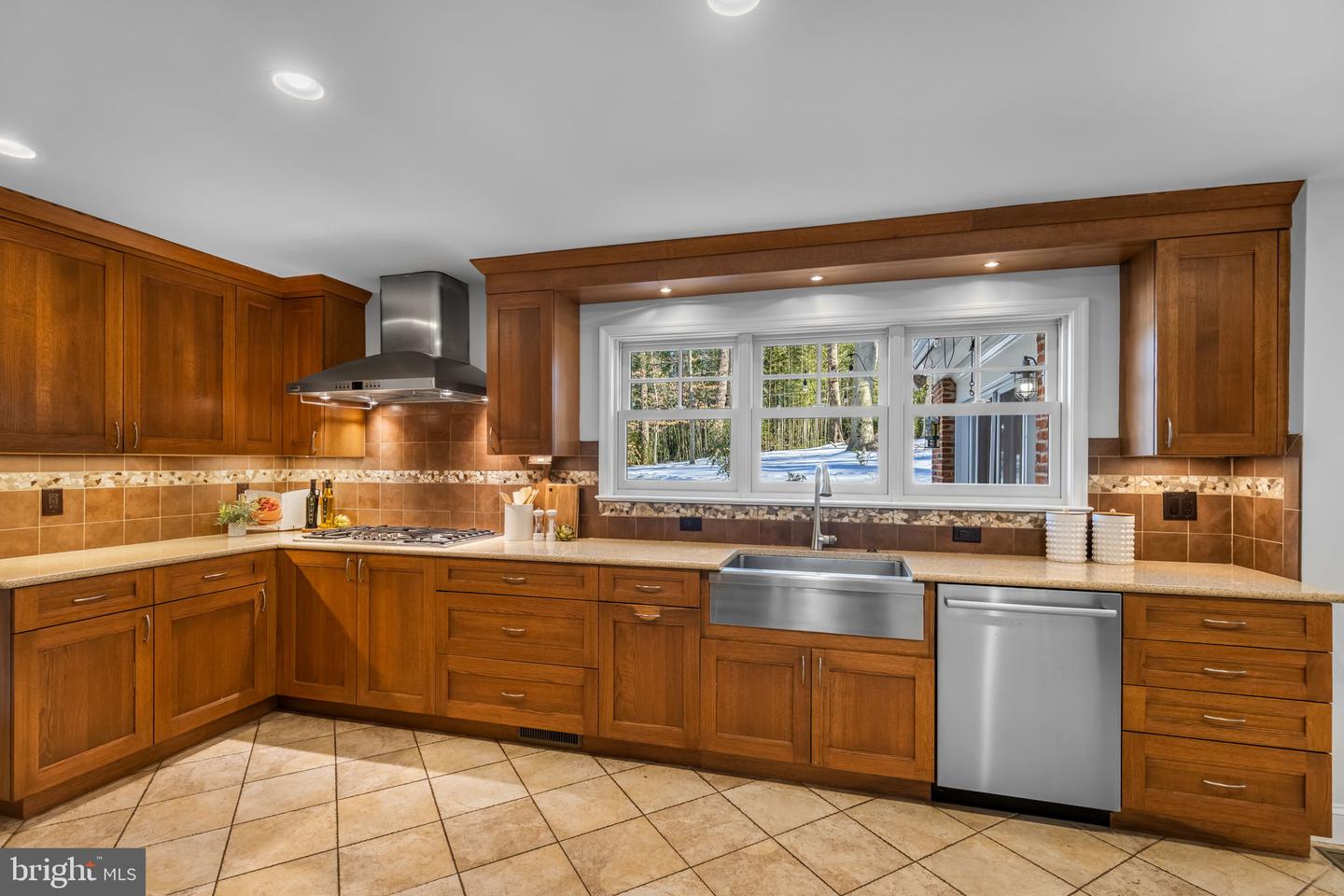 7105 DEVONSHIRE RD, ALEXANDRIA, Virginia 22307, 4 Bedrooms Bedrooms, ,3 BathroomsBathrooms,Residential,For sale,7105 DEVONSHIRE RD,VAFX2285526 MLS # VAFX2285526