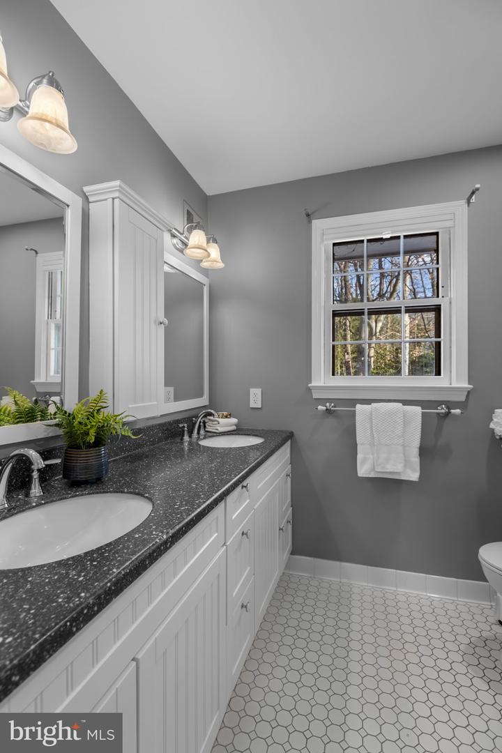 7105 DEVONSHIRE RD, ALEXANDRIA, Virginia 22307, 4 Bedrooms Bedrooms, ,3 BathroomsBathrooms,Residential,For sale,7105 DEVONSHIRE RD,VAFX2285526 MLS # VAFX2285526