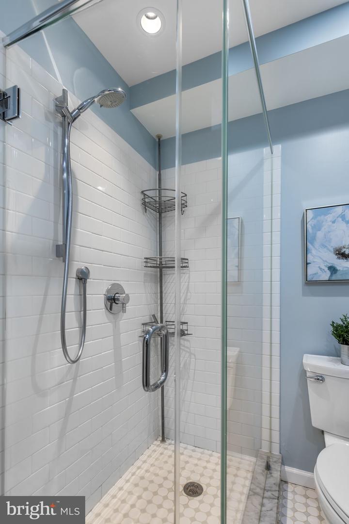 7105 DEVONSHIRE RD, ALEXANDRIA, Virginia 22307, 4 Bedrooms Bedrooms, ,3 BathroomsBathrooms,Residential,For sale,7105 DEVONSHIRE RD,VAFX2285526 MLS # VAFX2285526