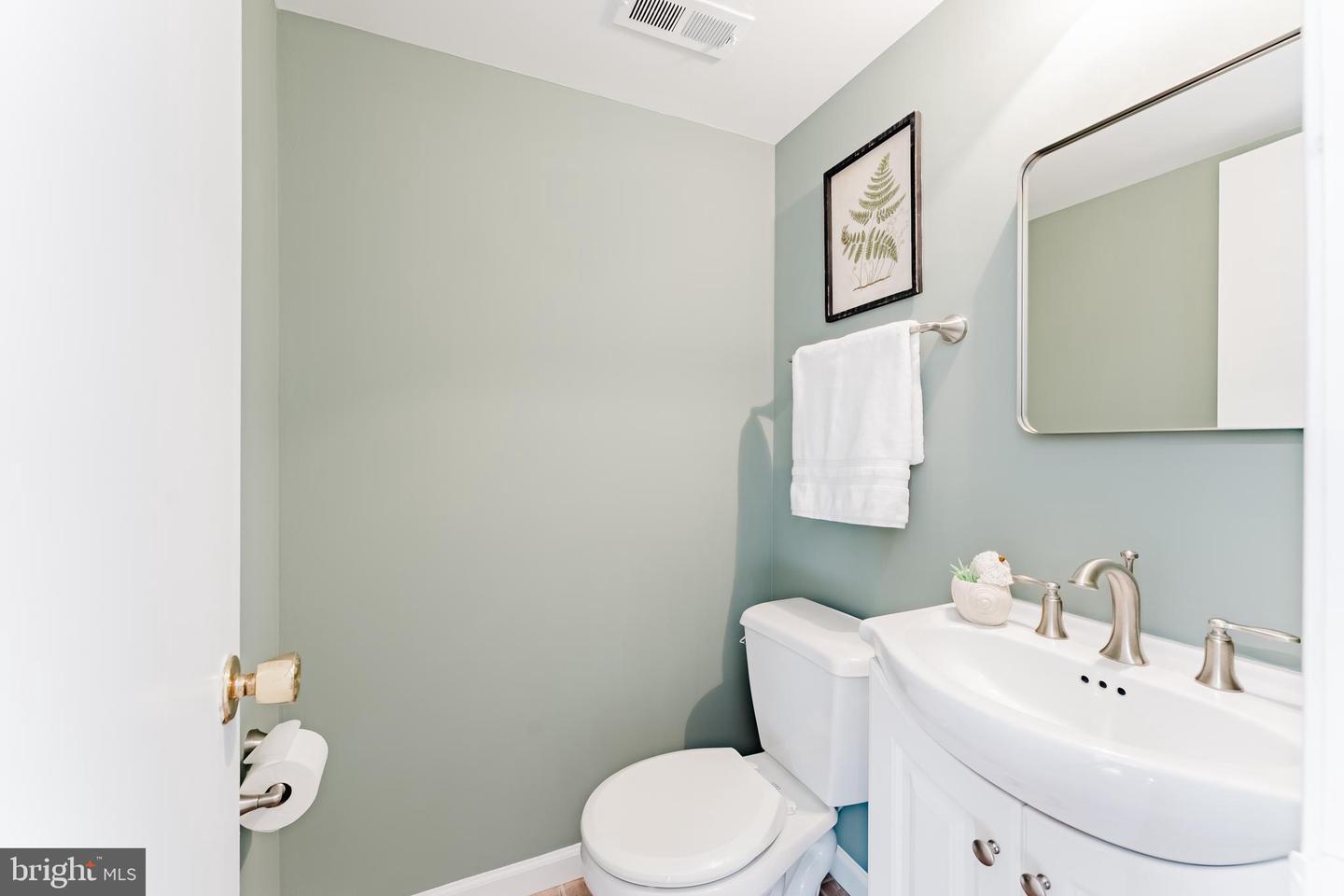 4704 FEDERAL CT, ANNANDALE, Virginia 22003, 4 Bedrooms Bedrooms, ,2 BathroomsBathrooms,Residential,For sale,4704 FEDERAL CT,VAFX2287594 MLS # VAFX2287594