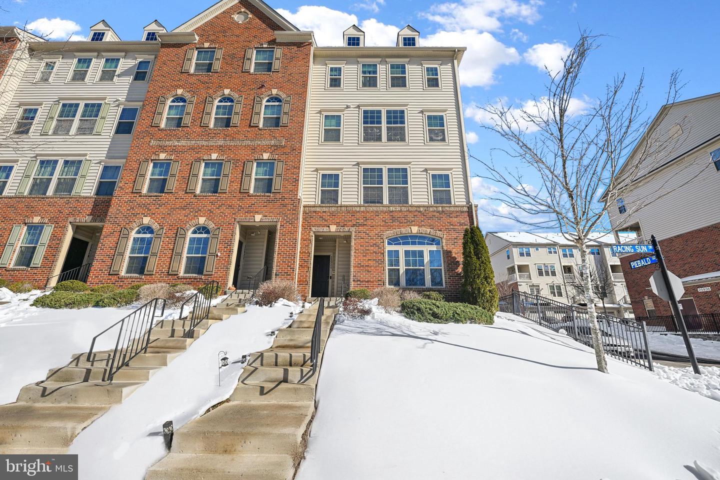 25928 RACING SUN DR, ALDIE, Virginia 20105, 3 Bedrooms Bedrooms, ,2 BathroomsBathrooms,Residential,For sale,25928 RACING SUN DR,VALO2114824 MLS # VALO2114824 25928 RACING SUN DR, ALDIE, Virginia 20105, 3 Bedrooms Bedrooms, ,2 BathroomsBathrooms,Residential,For sale,25928 RACING SUN DR,VALO2114824 MLS # VALO2114824