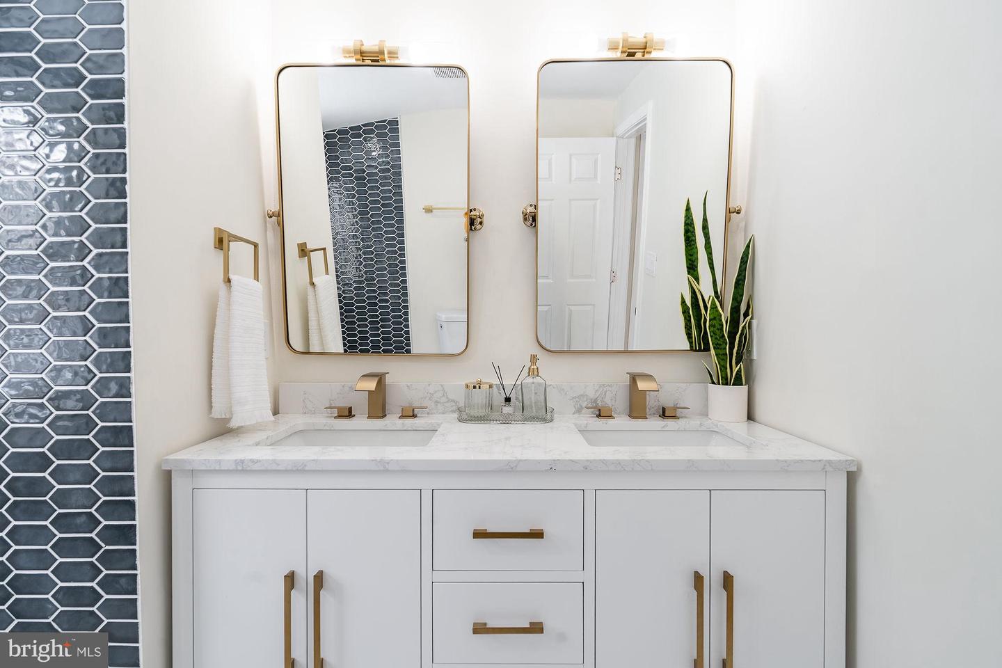 1404 N POWHATAN ST, ARLINGTON, Virginia 22205, 3 Bedrooms Bedrooms, ,4 BathroomsBathrooms,Residential,For sale,1404 N POWHATAN ST,VAAR2068332 MLS # VAAR2068332