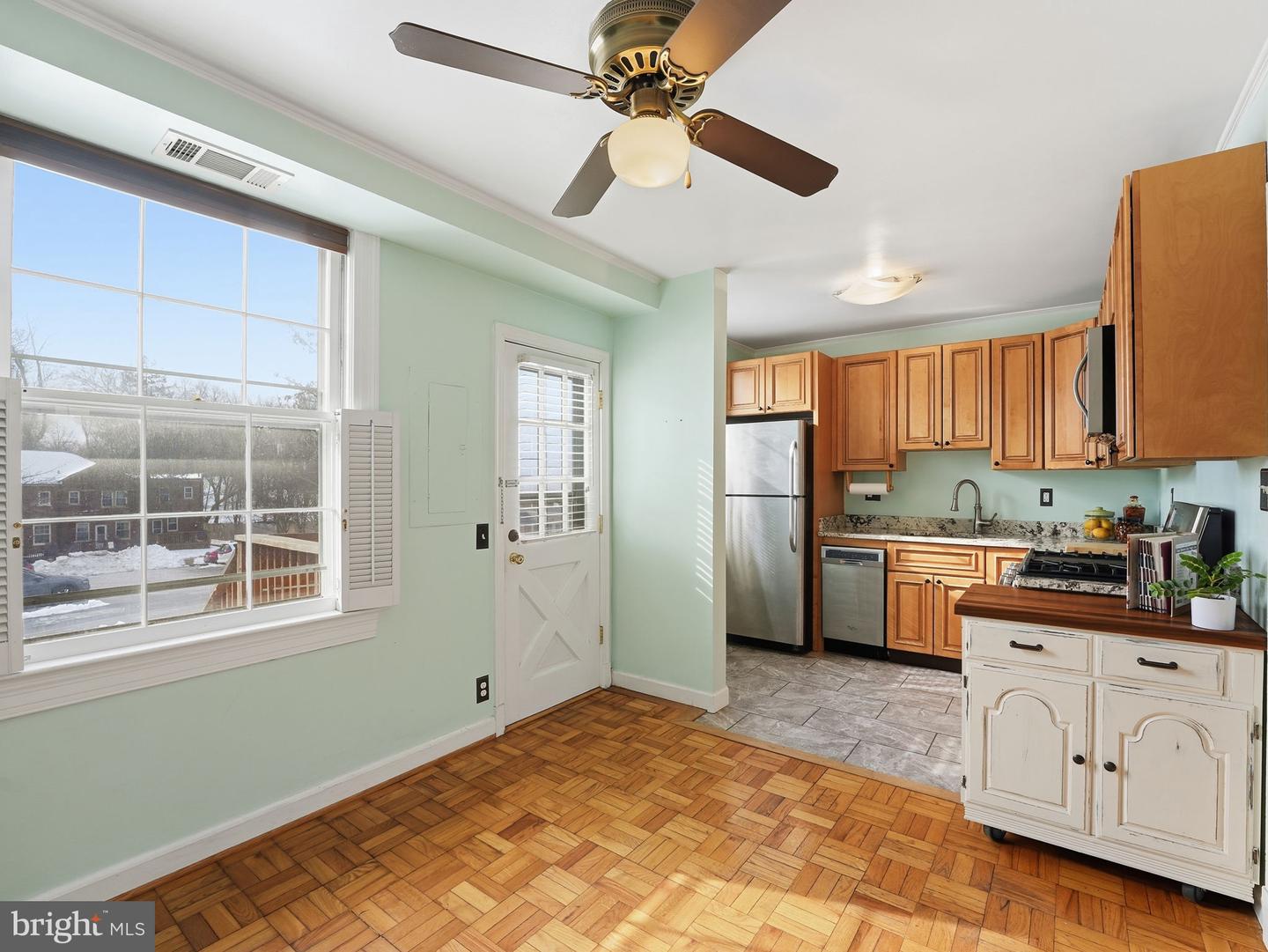 1400 S EDGEWOOD ST #515, ARLINGTON, Virginia 22204, 2 Bedrooms Bedrooms, ,1 BathroomBathrooms,Residential,For sale,1400 S EDGEWOOD ST #515,VAAR2068402 MLS # VAAR2068402