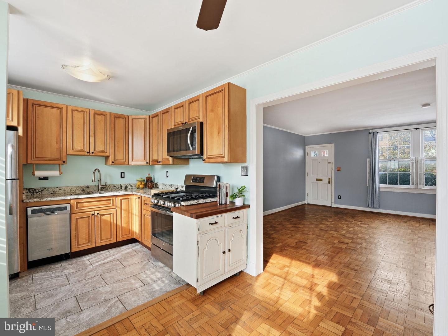 1400 S EDGEWOOD ST #515, ARLINGTON, Virginia 22204, 2 Bedrooms Bedrooms, ,1 BathroomBathrooms,Residential,For sale,1400 S EDGEWOOD ST #515,VAAR2068402 MLS # VAAR2068402