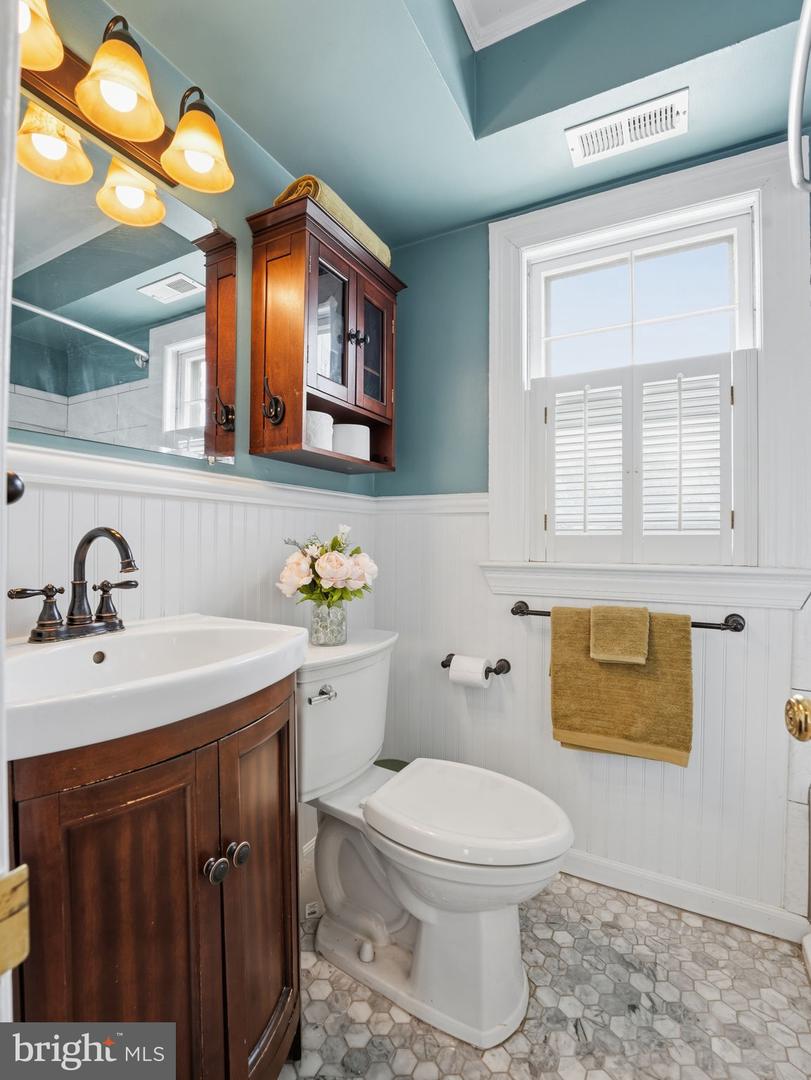 1400 S EDGEWOOD ST #515, ARLINGTON, Virginia 22204, 2 Bedrooms Bedrooms, ,1 BathroomBathrooms,Residential,For sale,1400 S EDGEWOOD ST #515,VAAR2068402 MLS # VAAR2068402