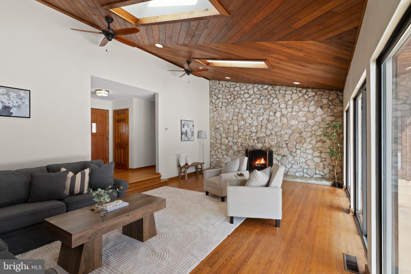 6713 BRIARCROFT ST, CLIFTON, Virginia 20124, 5 Bedrooms Bedrooms, ,5 BathroomsBathrooms,Residential,For sale,6713 BRIARCROFT ST,VAFX2288338 MLS # VAFX2288338