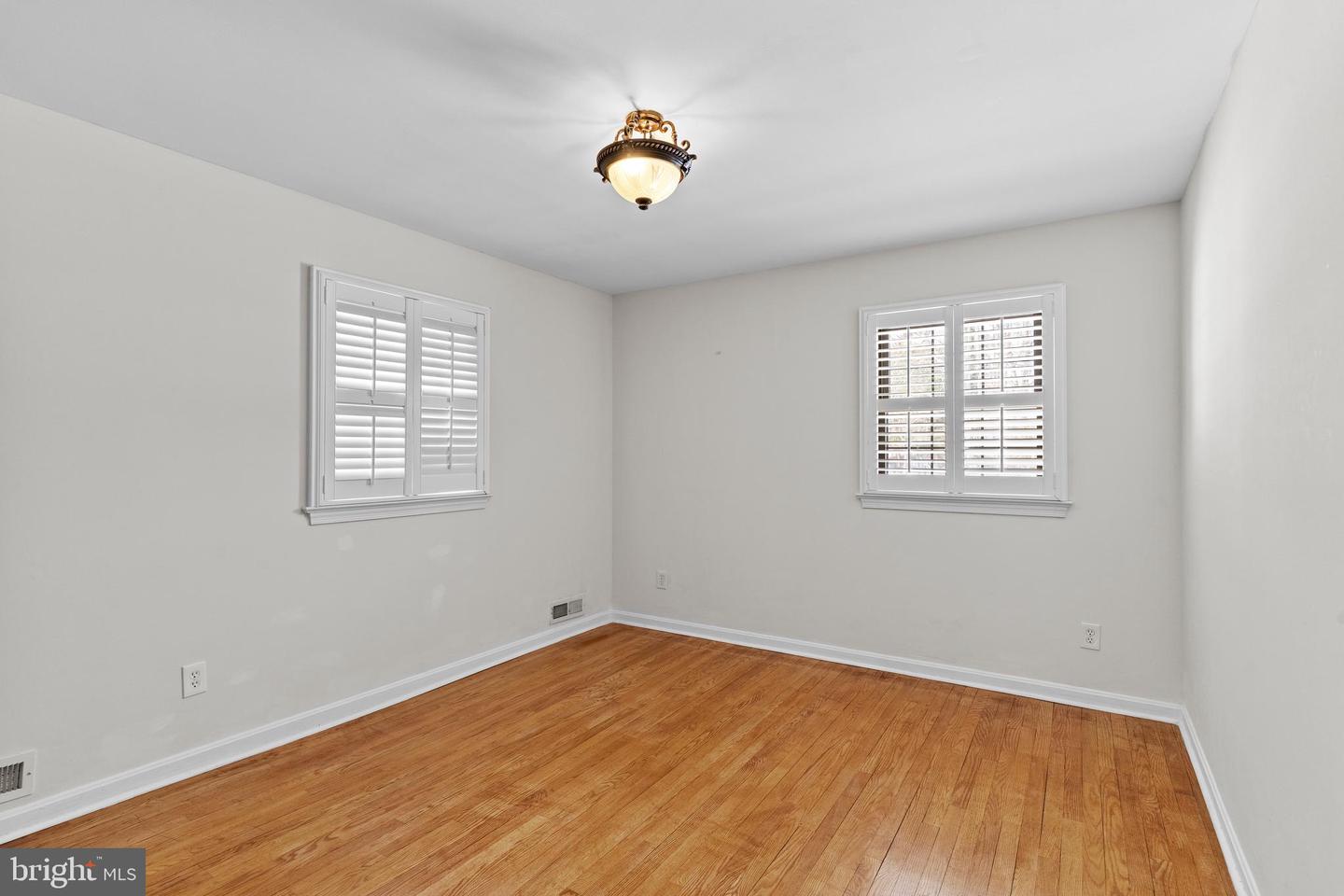 6713 BRIARCROFT ST, CLIFTON, Virginia 20124, 5 Bedrooms Bedrooms, ,5 BathroomsBathrooms,Residential,For sale,6713 BRIARCROFT ST,VAFX2288338 MLS # VAFX2288338