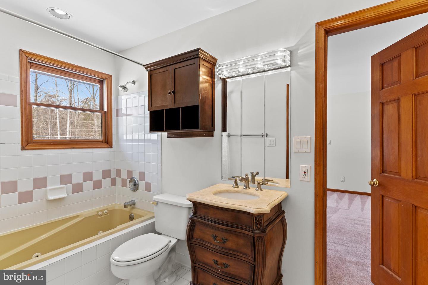 6713 BRIARCROFT ST, CLIFTON, Virginia 20124, 5 Bedrooms Bedrooms, ,5 BathroomsBathrooms,Residential,For sale,6713 BRIARCROFT ST,VAFX2288338 MLS # VAFX2288338