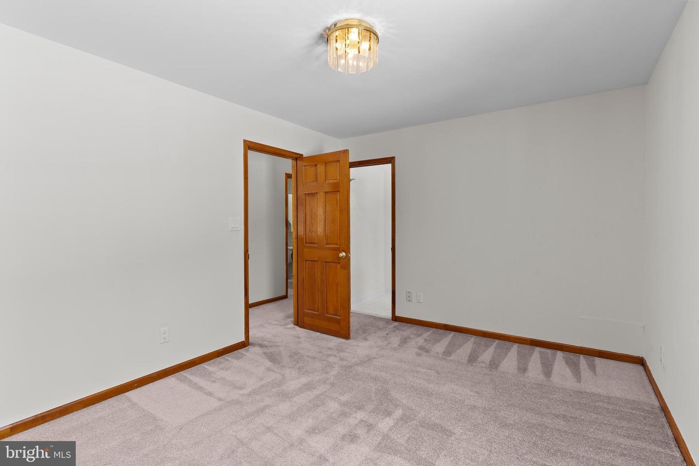 6713 BRIARCROFT ST, CLIFTON, Virginia 20124, 5 Bedrooms Bedrooms, ,5 BathroomsBathrooms,Residential,For sale,6713 BRIARCROFT ST,VAFX2288338 MLS # VAFX2288338