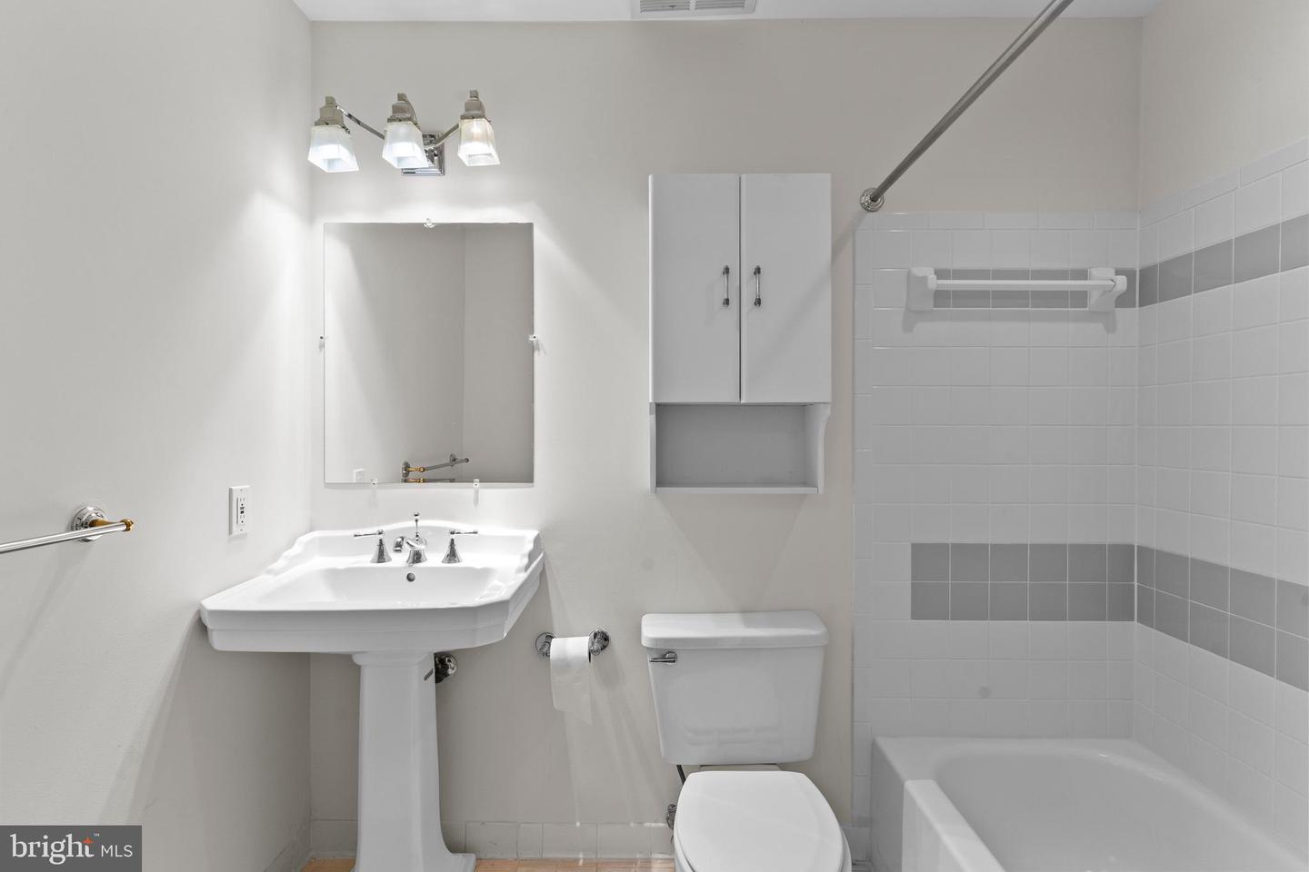 6713 BRIARCROFT ST, CLIFTON, Virginia 20124, 5 Bedrooms Bedrooms, ,5 BathroomsBathrooms,Residential,For sale,6713 BRIARCROFT ST,VAFX2288338 MLS # VAFX2288338