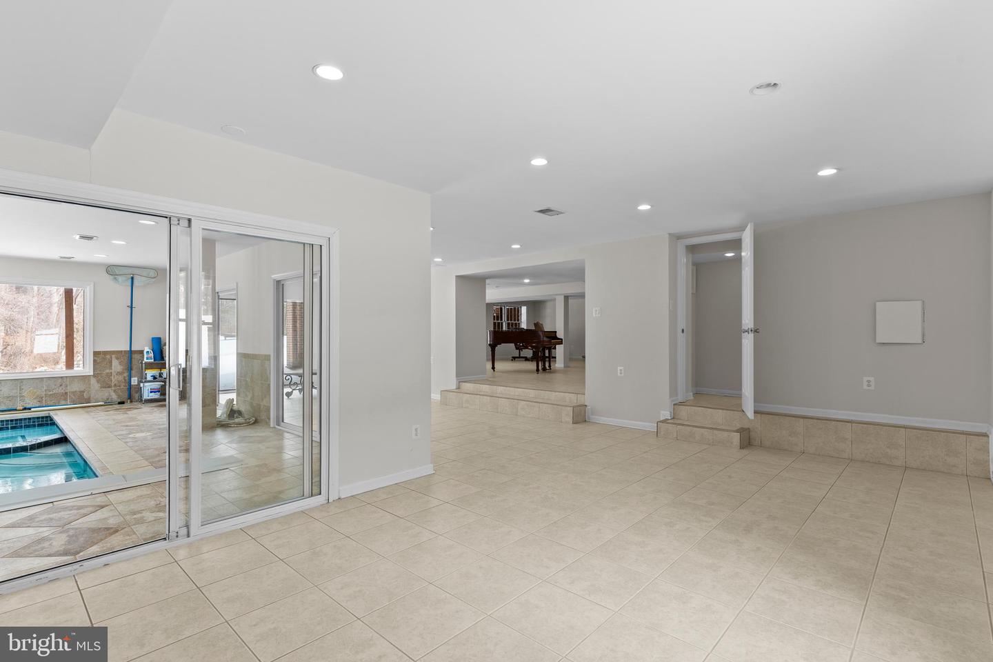 6713 BRIARCROFT ST, CLIFTON, Virginia 20124, 5 Bedrooms Bedrooms, ,5 BathroomsBathrooms,Residential,For sale,6713 BRIARCROFT ST,VAFX2288338 MLS # VAFX2288338